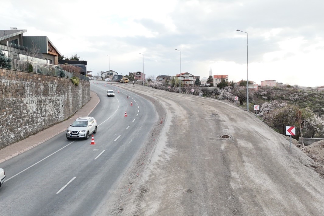 Başkan Büyükkılıç: "Şehrimizin ulaşım ağının konforu ve hizmet kalitesi artıyor"
Başkan Büyükkılıç: "Şehrimizin ulaşım ağının konforu ve hizmet kalitesi artıyor"
