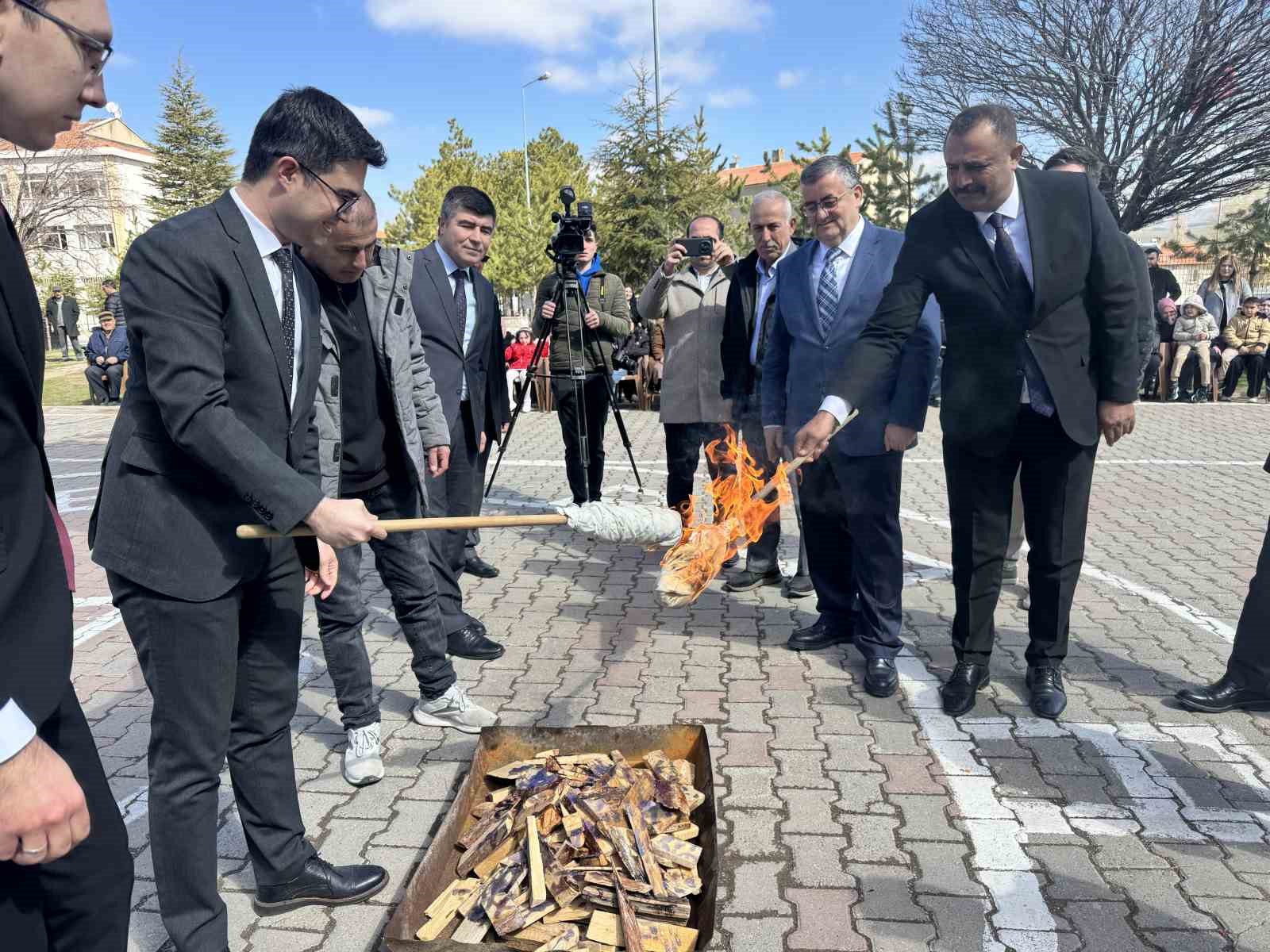 Başkan Büyükkılıç sözünü tuttu: Sarıoğlan’da nevruz coşkusu mehteranla taçlandı
