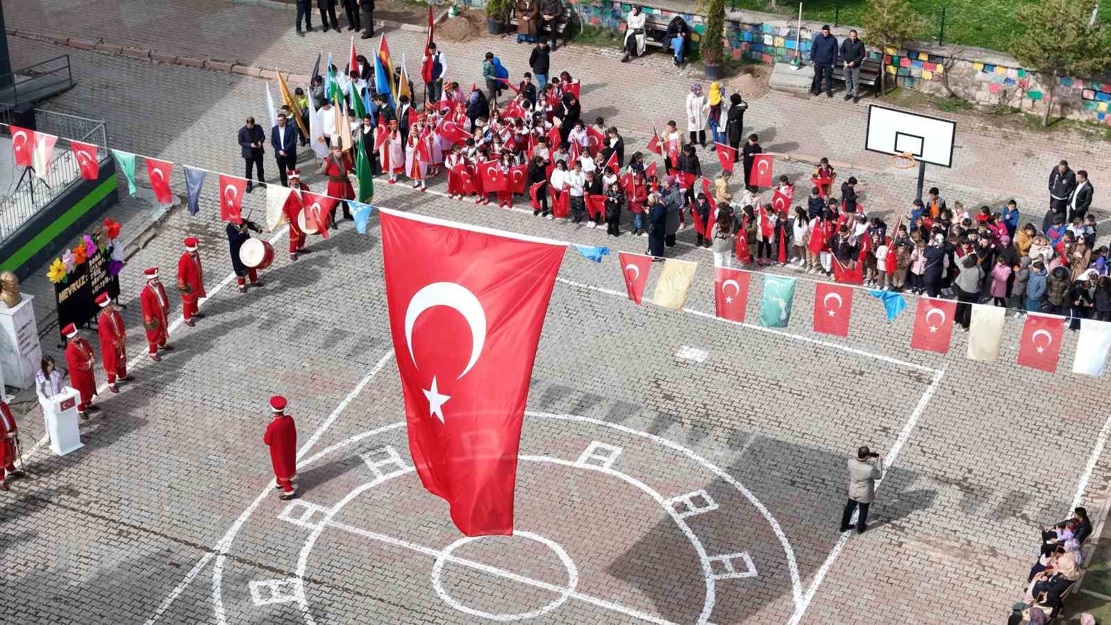 Başkan Büyükkılıç sözünü tuttu: Sarıoğlan’da nevruz coşkusu mehteranla taçlandı

