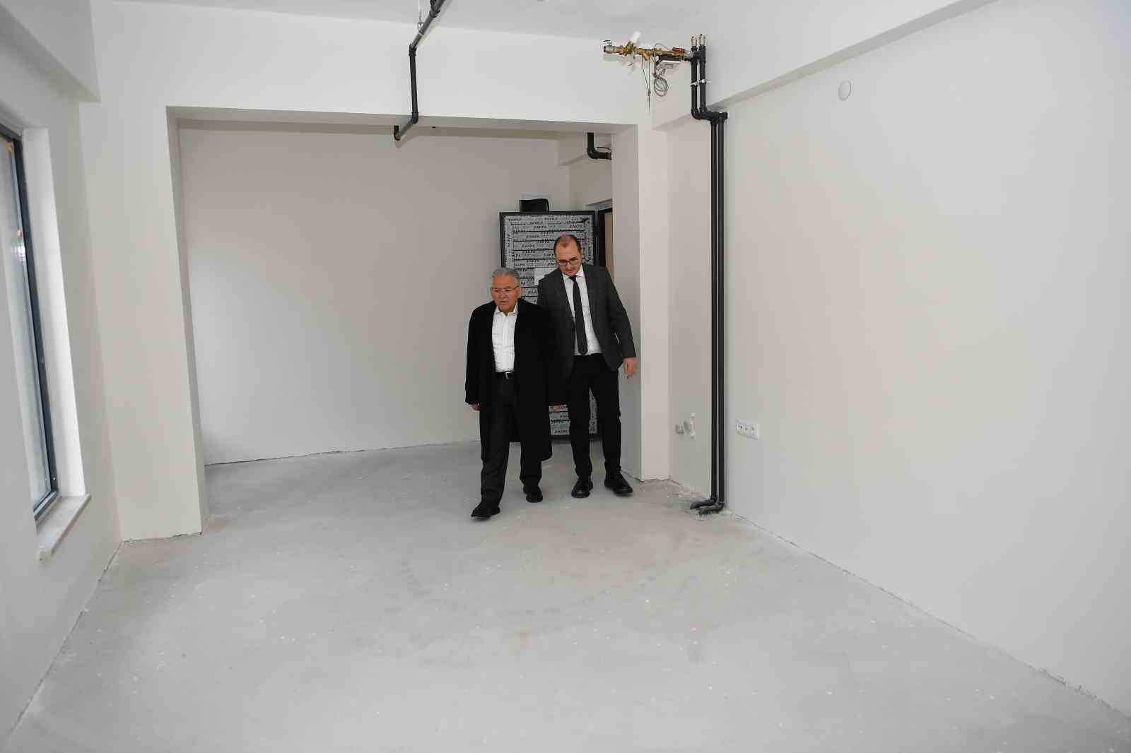 Başkan Büyükkılıç, Suriçi Camikebir Kentsel Dönüşüm Projesi’nde incelemelerde bulundu
