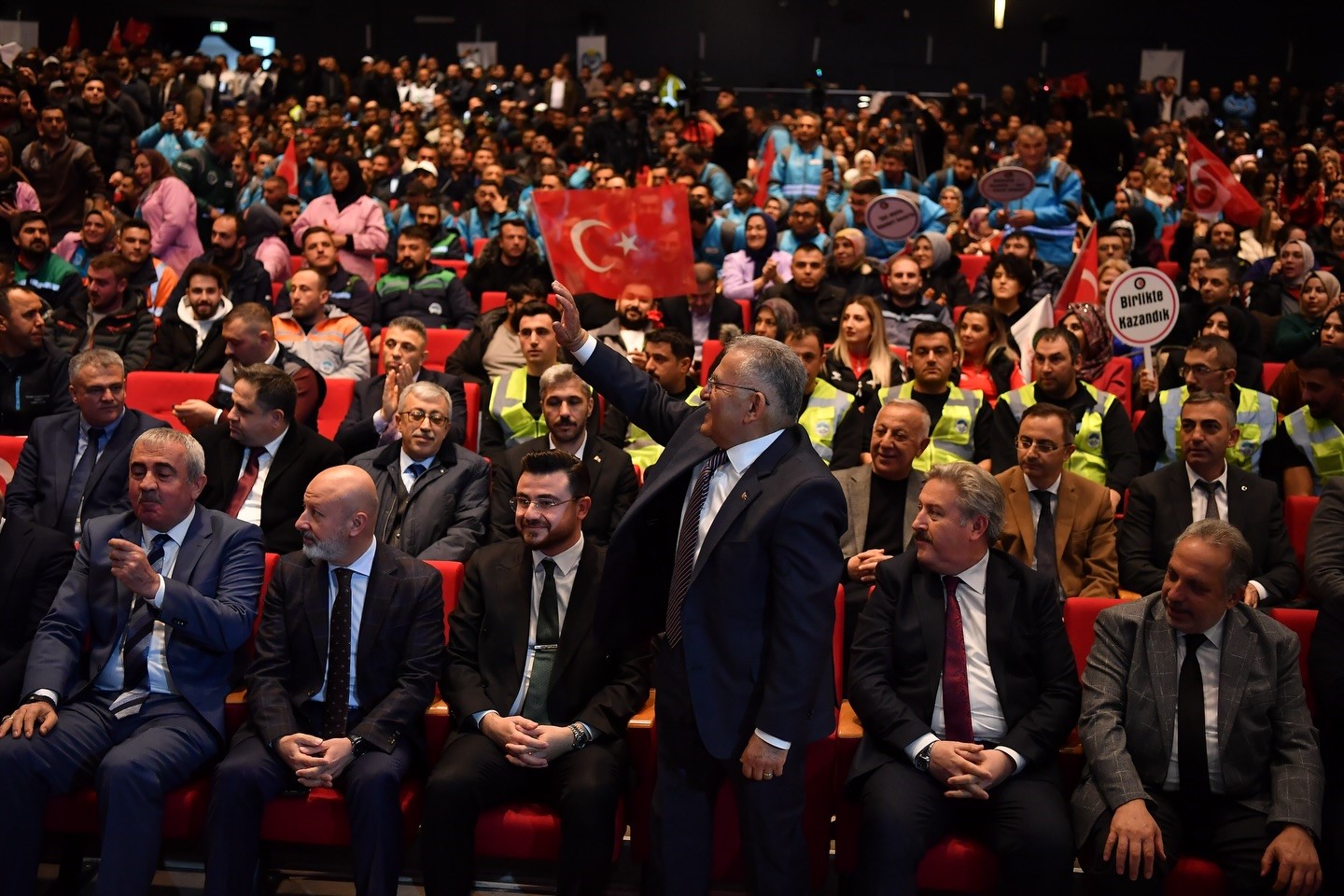 Başkan Büyükkılıç, Toplu İş Sözleşme Töreni’nde personelin sevincine ortak oldu
