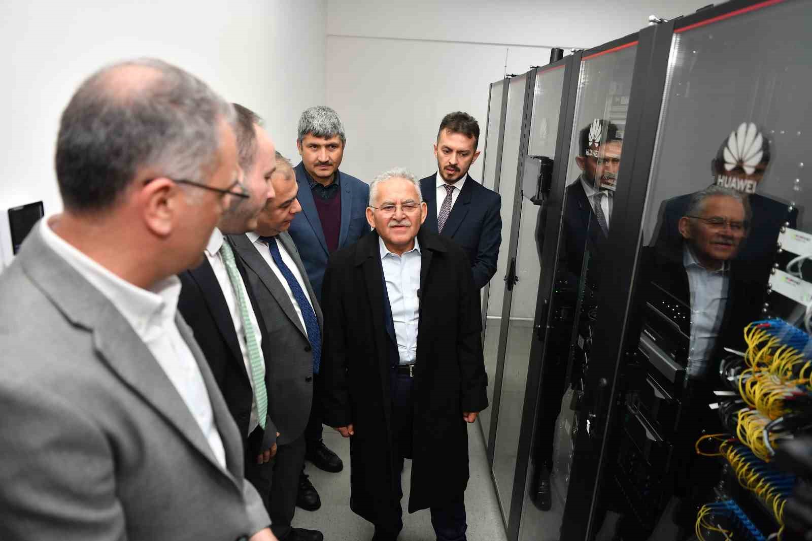 Başkan Büyükkılıç: "Veri Kurtarma Merkezi, stratejik bir yatırım"
Başkan Büyükkılıç: "Veri Kurtarma Merkezi, stratejik bir yatırım"