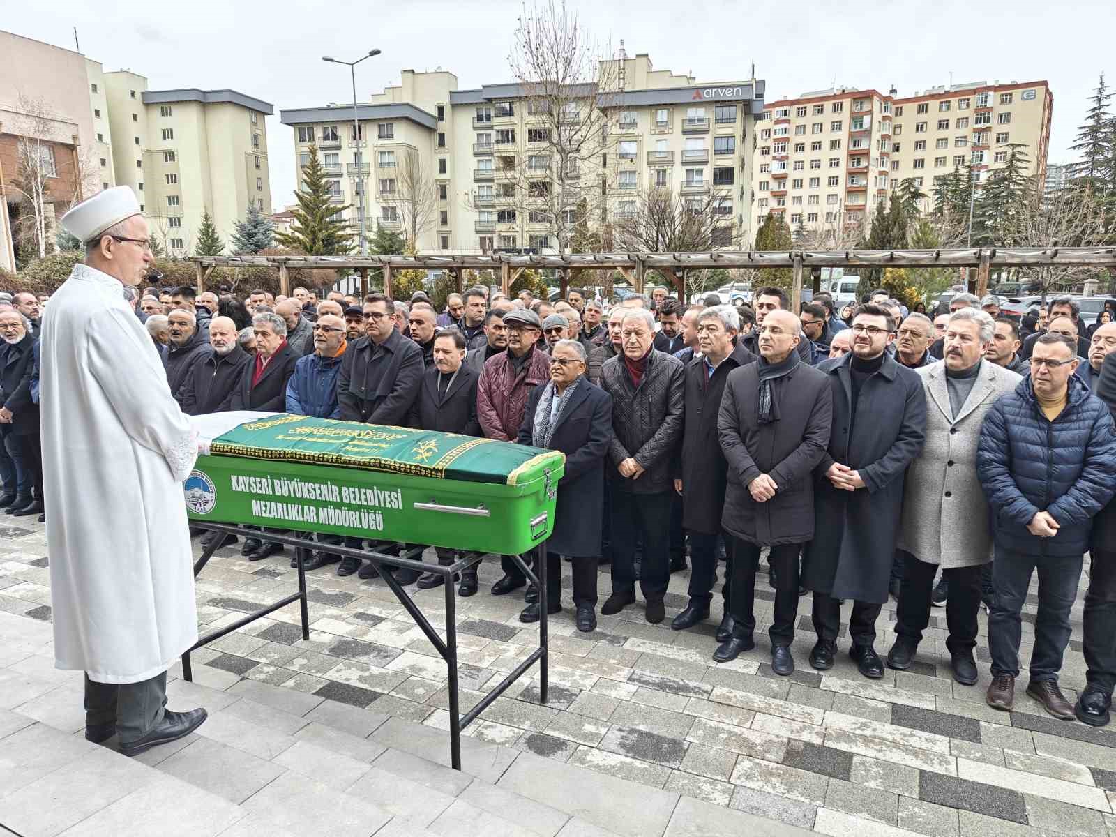 Başkan Büyükkılıç’ın kayınvalidesi toprağa verildi
