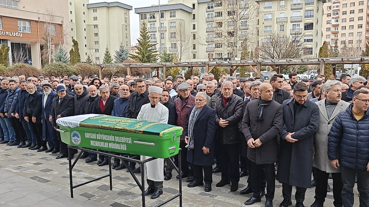Başkan Büyükkılıç’ın kayınvalidesi toprağa verildi
