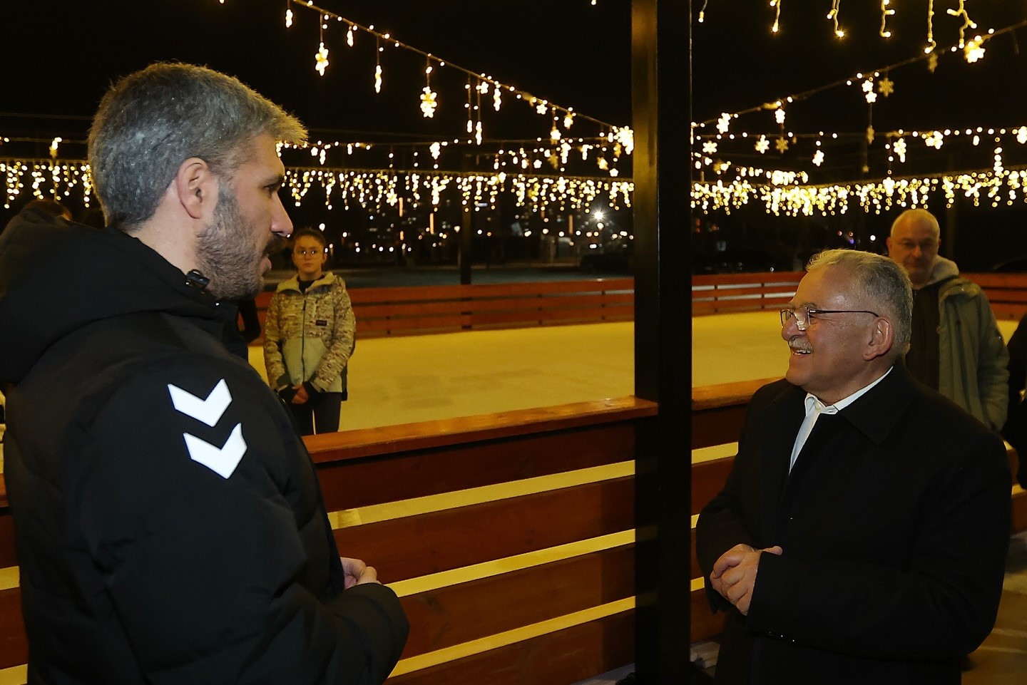 Başkan Büyükkılıç’tan gençlere müjde: Açık hava buz pateni pisti
Başkan Büyükkılıç’tan gençlere müjde: Açık hava buz pateni pisti