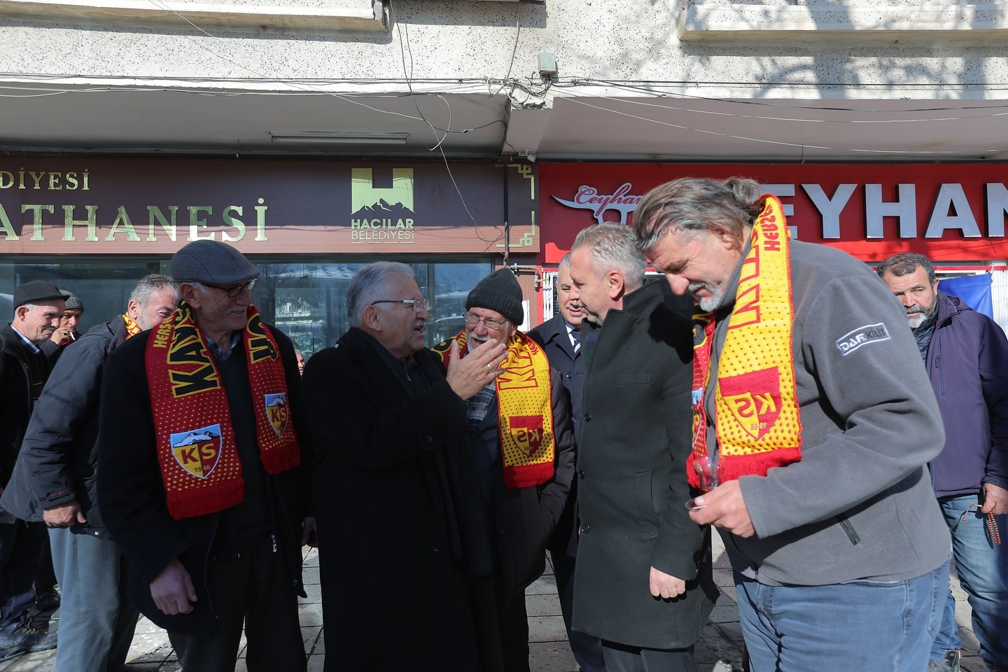 Başkan Büyükkılıç’tan Hacılar’da gönüllere dokunan ziyaret
Başkan Büyükkılıç’tan Hacılar’da gönüllere dokunan ziyaret