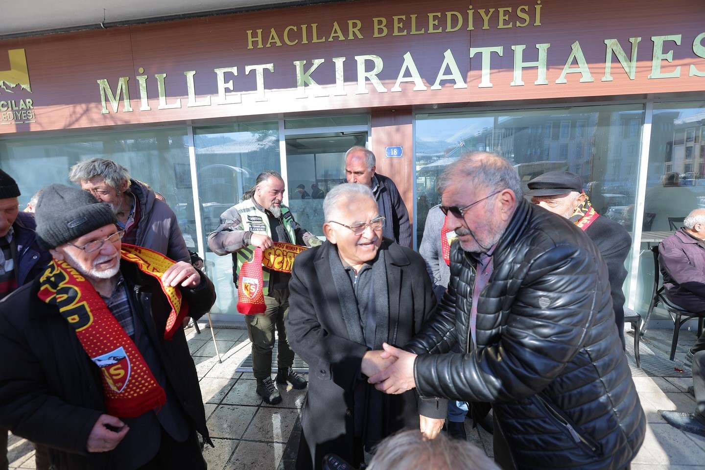 Başkan Büyükkılıç’tan Hacılar’da gönüllere dokunan ziyaret
Başkan Büyükkılıç’tan Hacılar’da gönüllere dokunan ziyaret