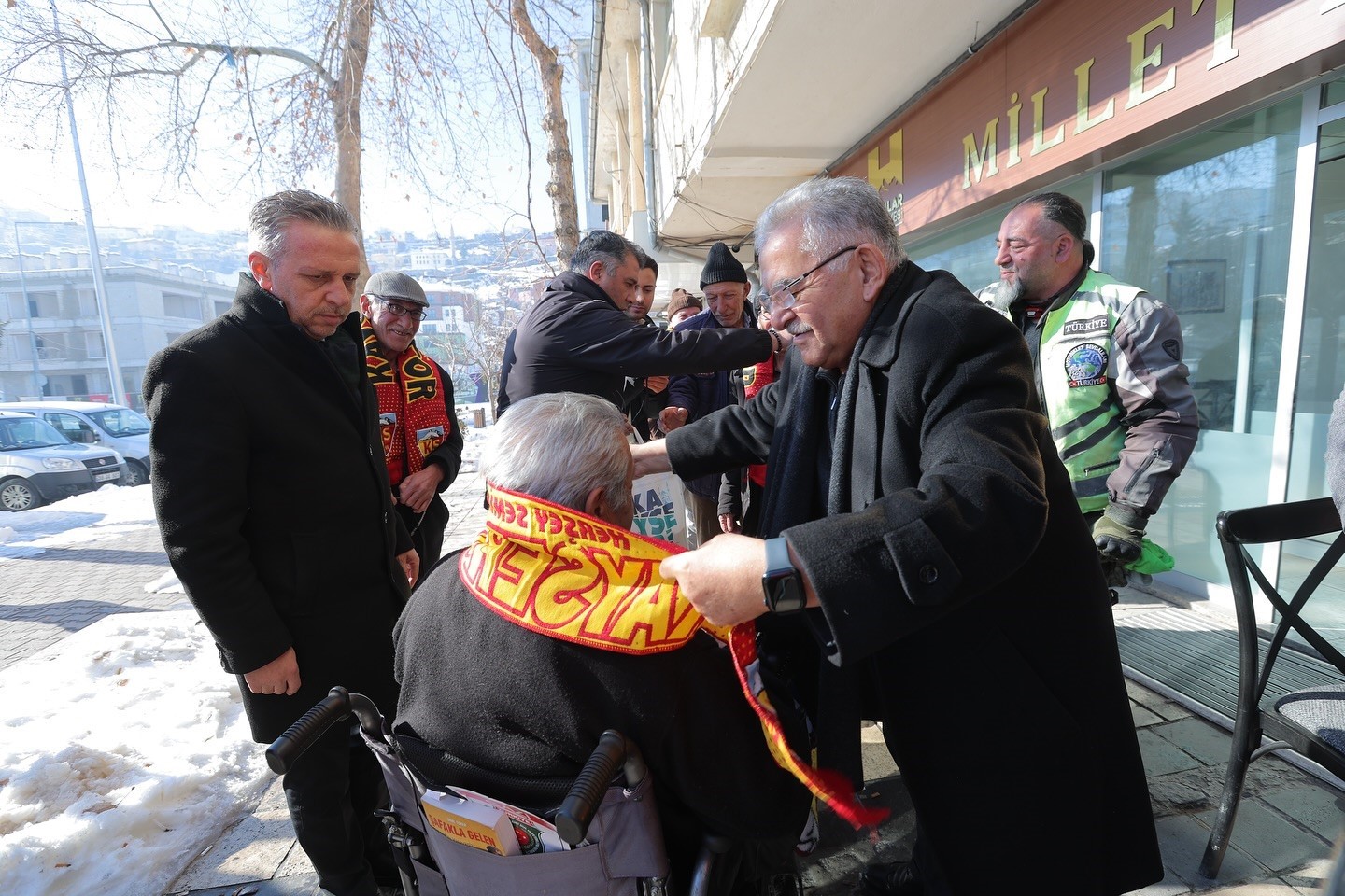 Başkan Büyükkılıç’tan Hacılar’da gönüllere dokunan ziyaret
Başkan Büyükkılıç’tan Hacılar’da gönüllere dokunan ziyaret