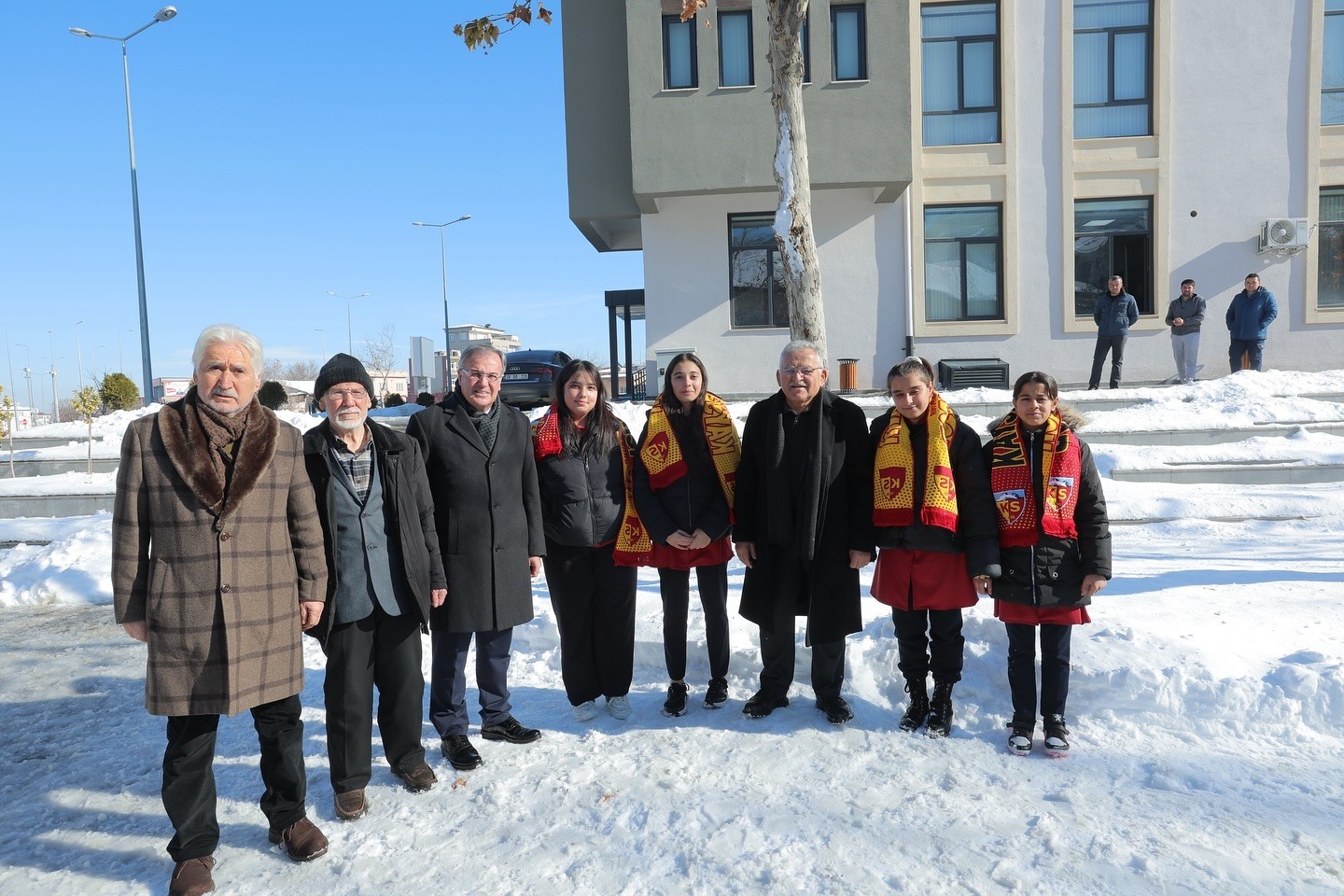 Başkan Büyükkılıç’tan Hacılar’da gönüllere dokunan ziyaret
Başkan Büyükkılıç’tan Hacılar’da gönüllere dokunan ziyaret
