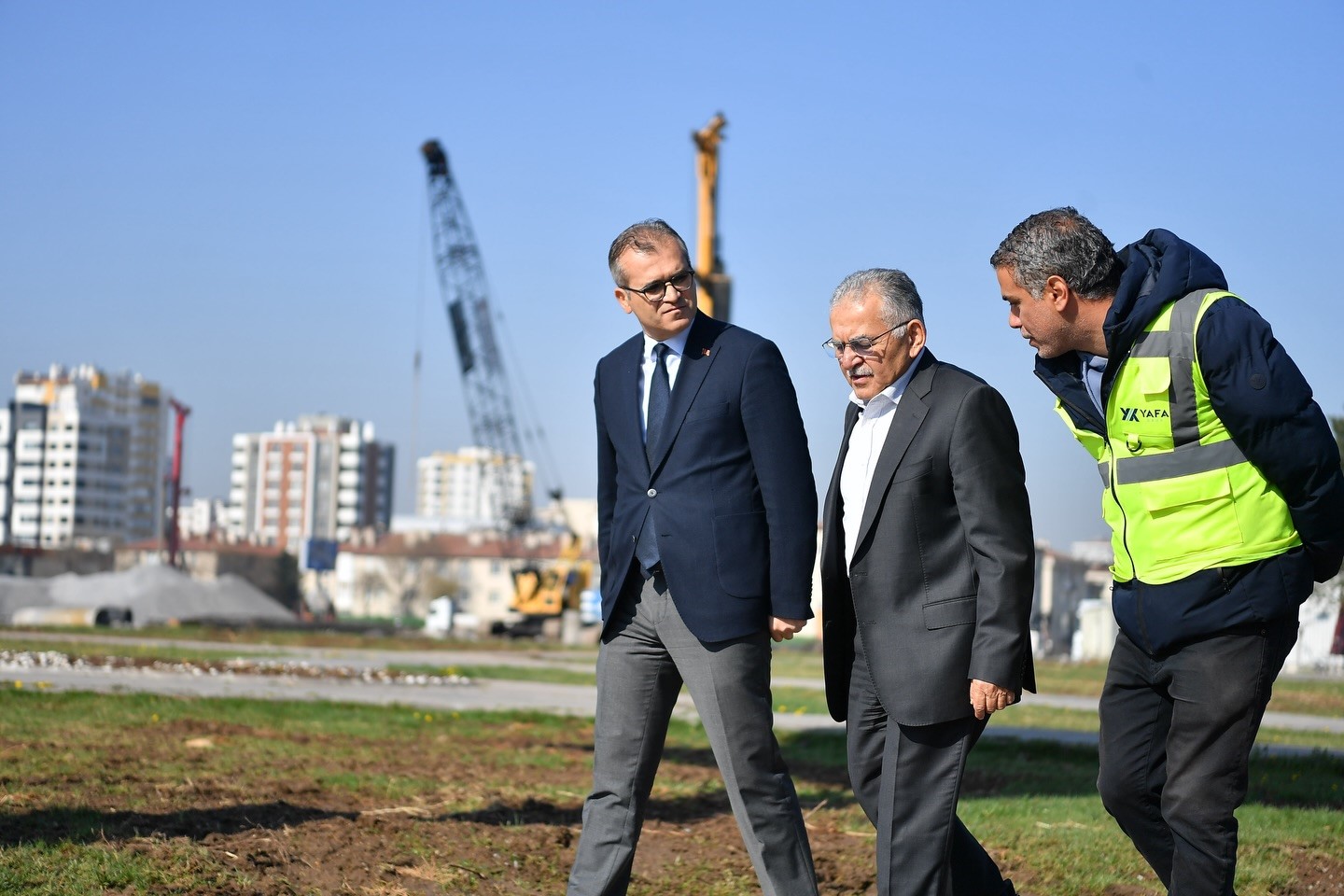 Başkan Büyükkılıç’tan Kartal Katlı Kavşağı’na yakın takip: "Verimli bir şekilde çalışmalar sürüyor"
