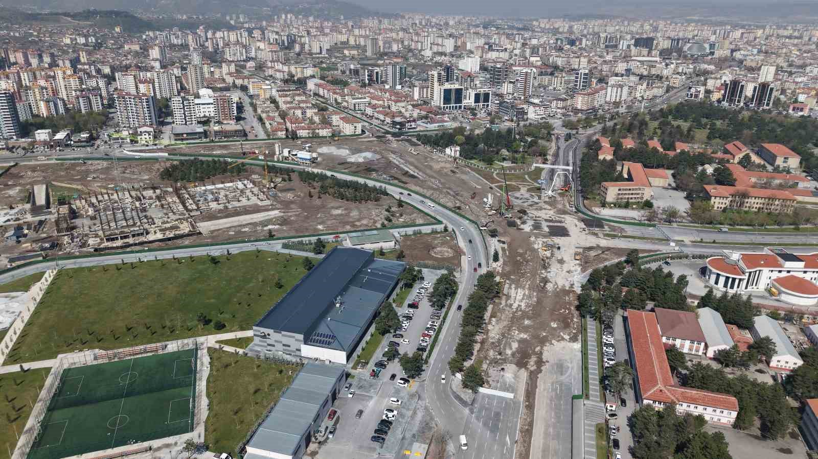 Başkan Büyükkılıç’tan Kartal Katlı Kavşağı’na yakın takip: "Verimli bir şekilde çalışmalar sürüyor"
