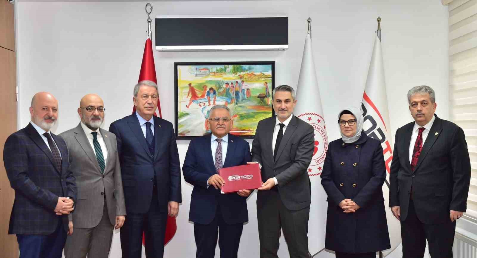 Başkan Büyükkılıç’tan Kayseri sporuna dev hamle: Başkentte imzalar atıldı
