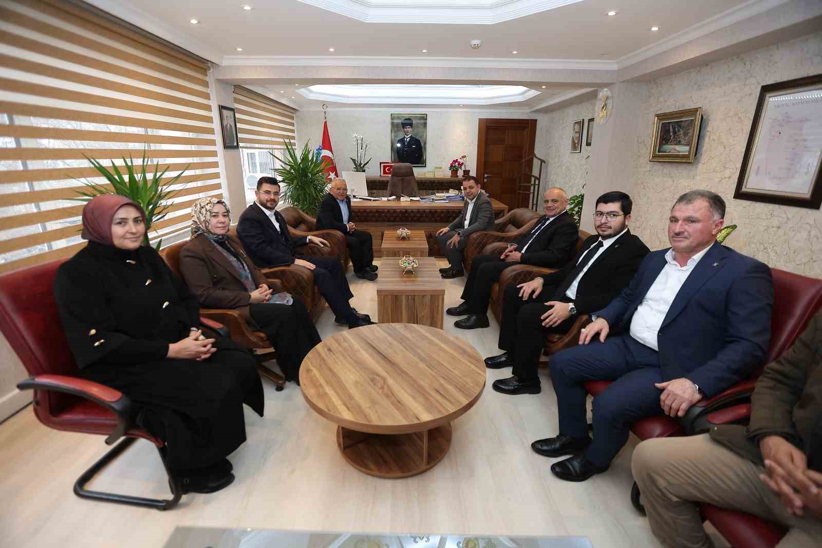 Başkan Büyükkılıç’tan Yahyalı ve Yeşilhisar’a Ramazan ayı ziyaretleri
Başkan Büyükkılıç’tan Yahyalı ve Yeşilhisar’a Ramazan ayı ziyaretleri