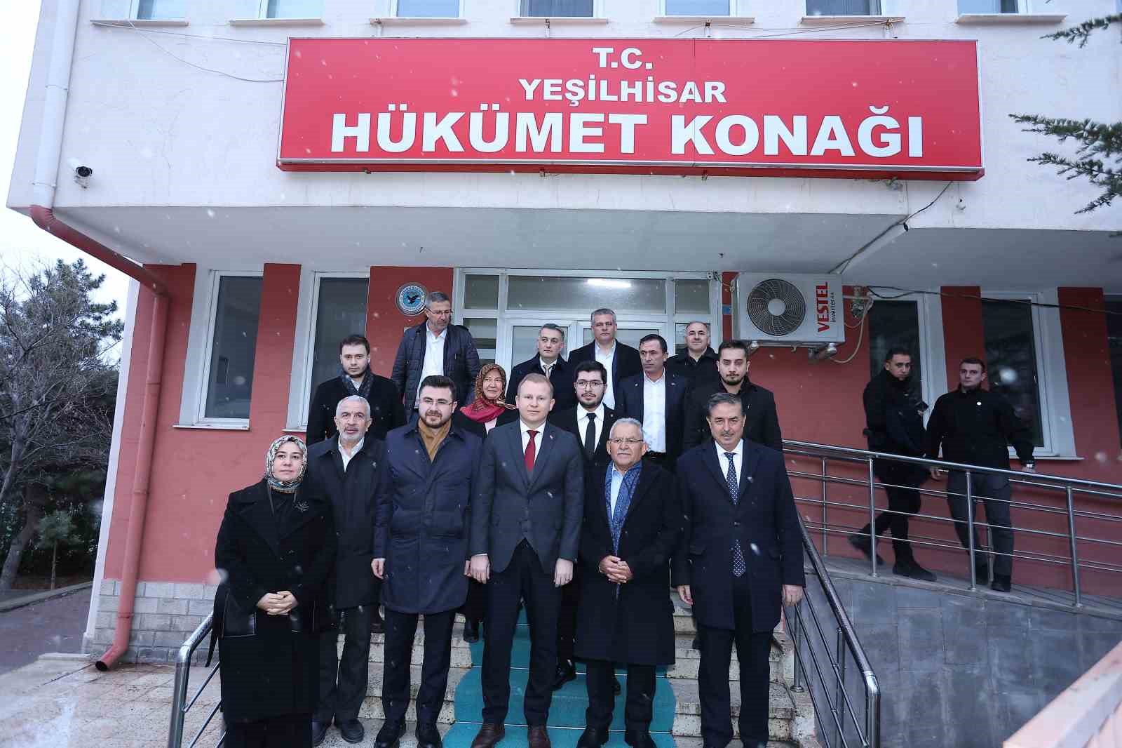 Başkan Büyükkılıç’tan Yahyalı ve Yeşilhisar’a Ramazan ayı ziyaretleri
Başkan Büyükkılıç’tan Yahyalı ve Yeşilhisar’a Ramazan ayı ziyaretleri