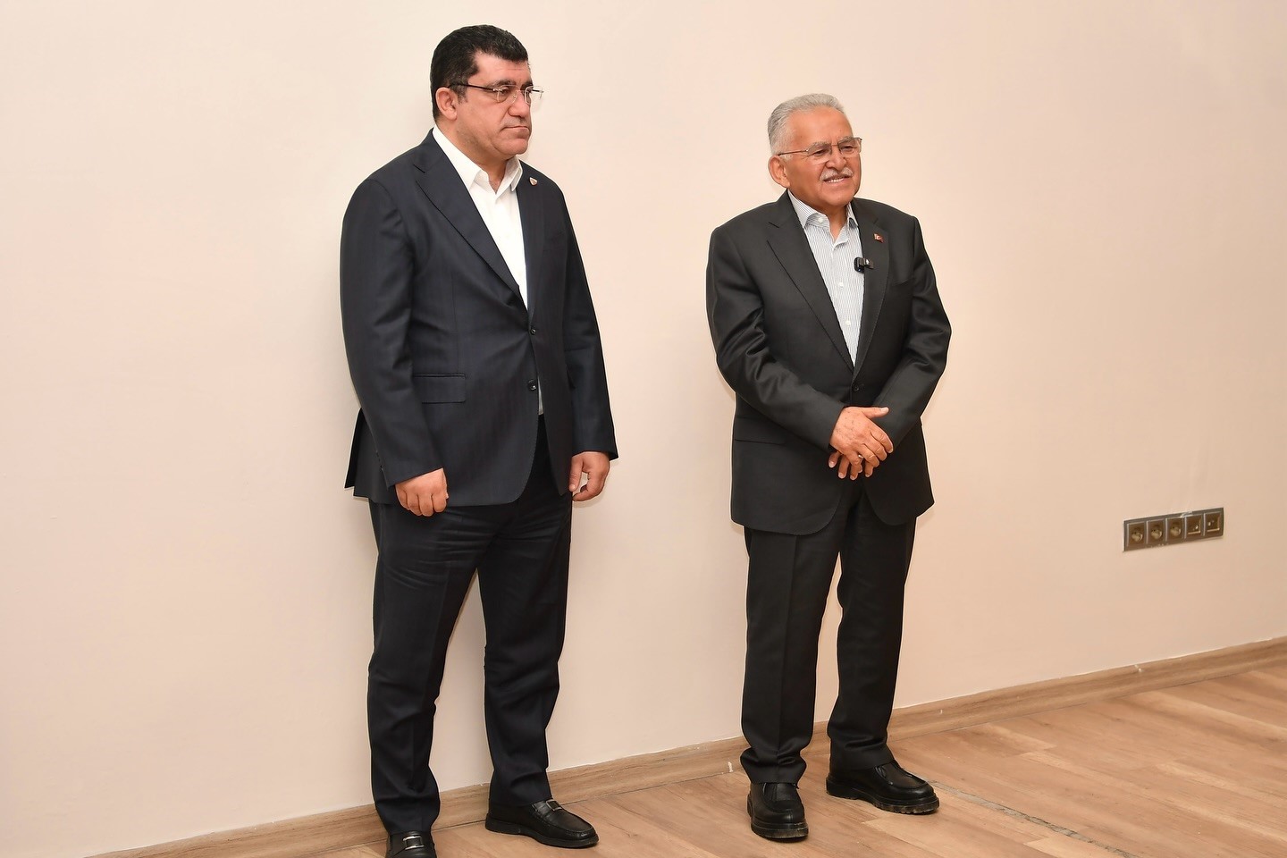 Başkan Büyükkılıç’tan zorlu maç öncesi Kayserispor’a ‘moral’ ziyareti
Başkan Büyükkılıç’tan zorlu maç öncesi Kayserispor’a ‘moral’ ziyareti