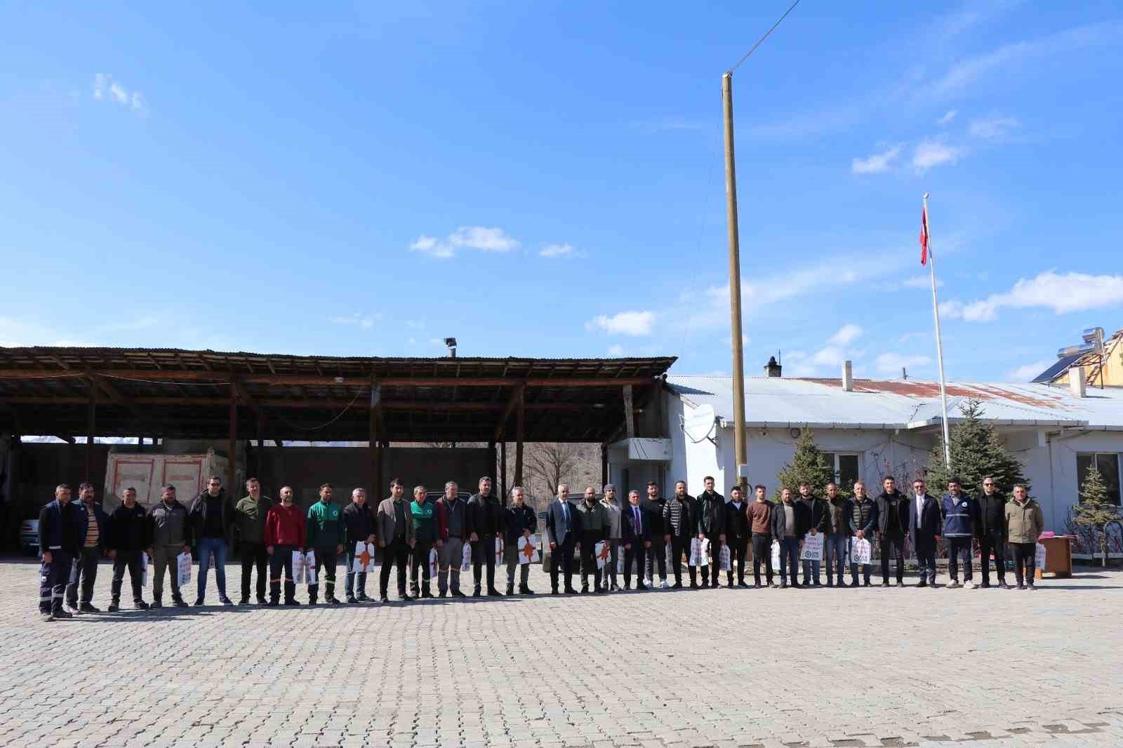 Başkan Çelebi personelle bayramlaştı
