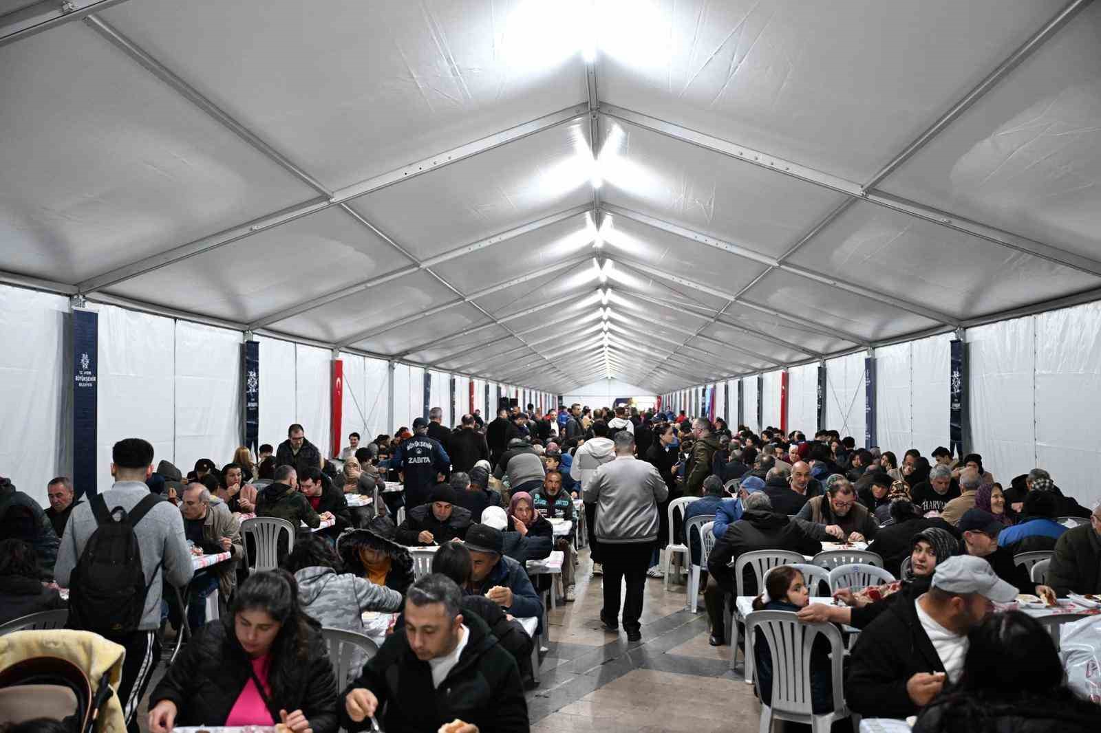 Başkan Çerçioğlu, ADÜ öğrencileri ile iftarda bir araya geldi
