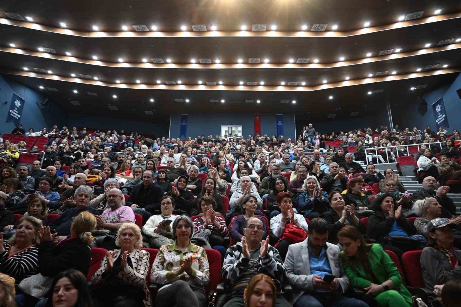 Başkan Çerçioğlu, Didim ve Nazilli’de vatandaşları tiyatro ile buluşturdu
