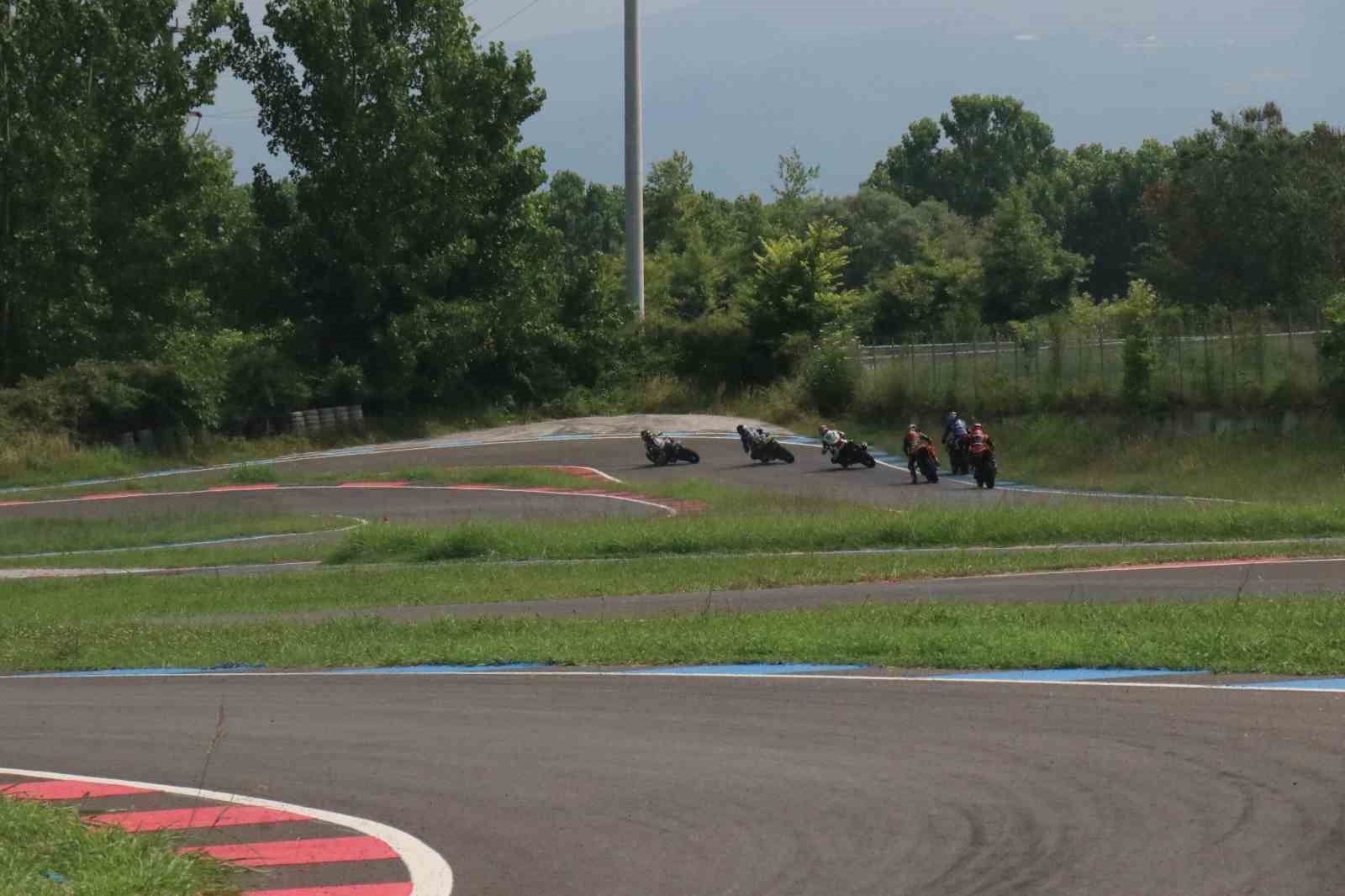 Başkan Çerçioğlu, gençlerin talebine kayıtsız kalmadı
Başkan Çerçioğlu, gençlerin talebine kayıtsız kalmadı