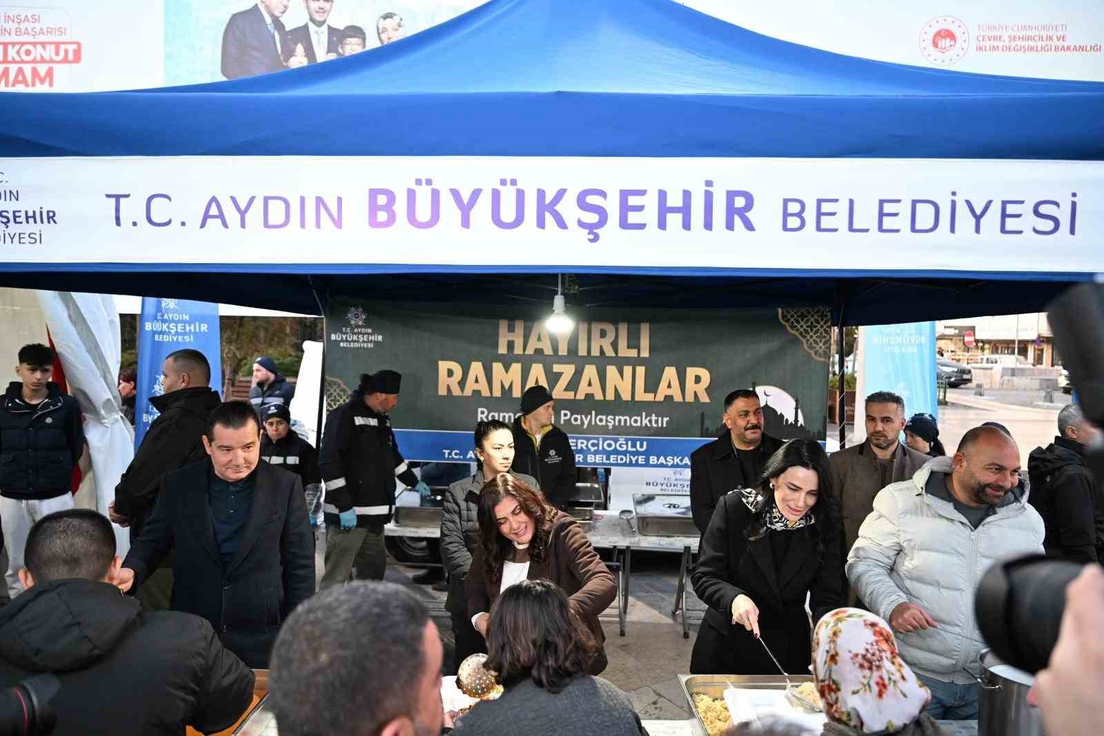 Başkan Çerçioğlu, iftar sofrasında vatandaşlarla buluştu
Başkan Çerçioğlu, iftar sofrasında vatandaşlarla buluştu