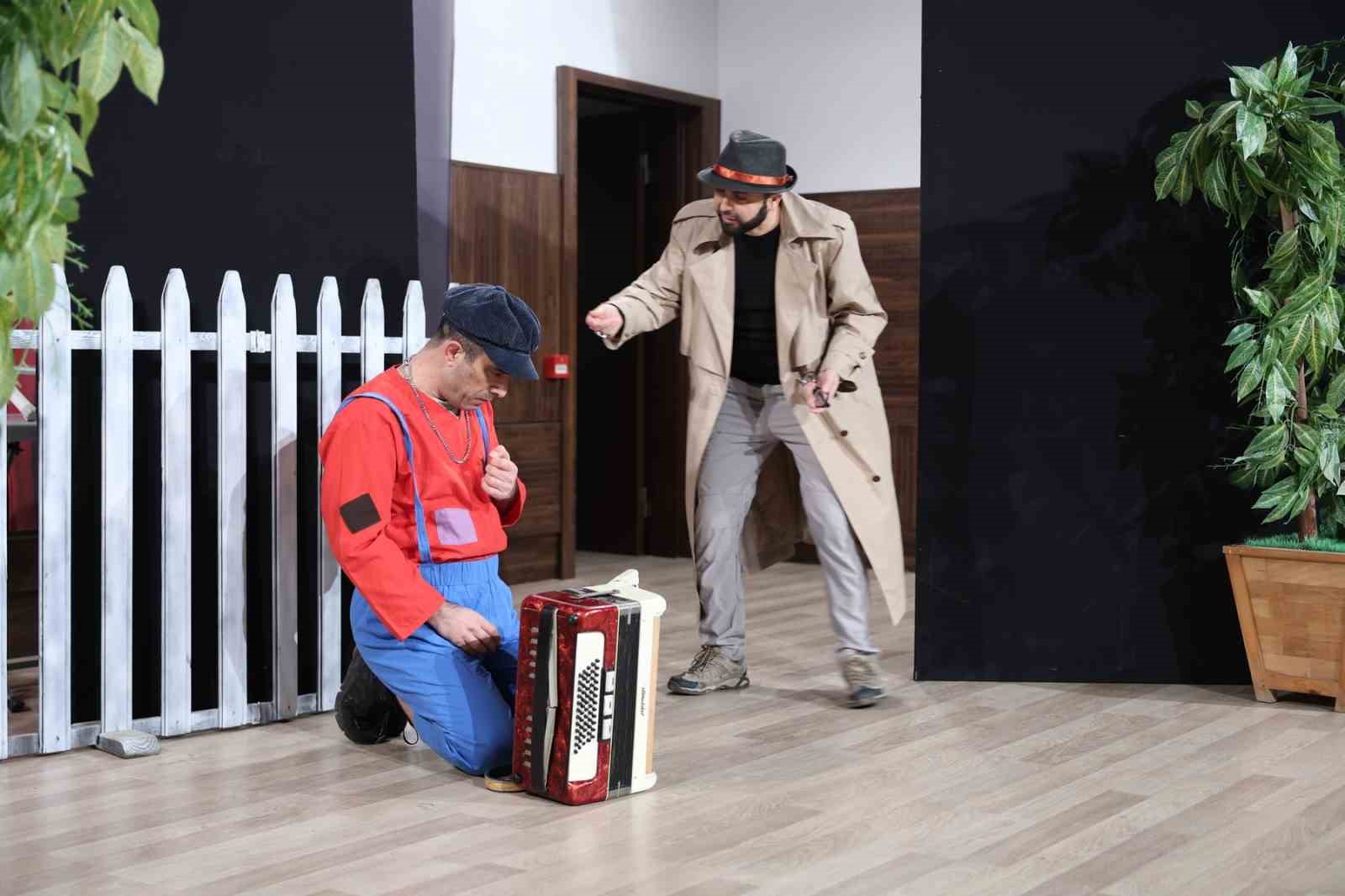 Başkan Çerçioğlu Koçarlı’da minikleri tiyatro ile buluşturdu
