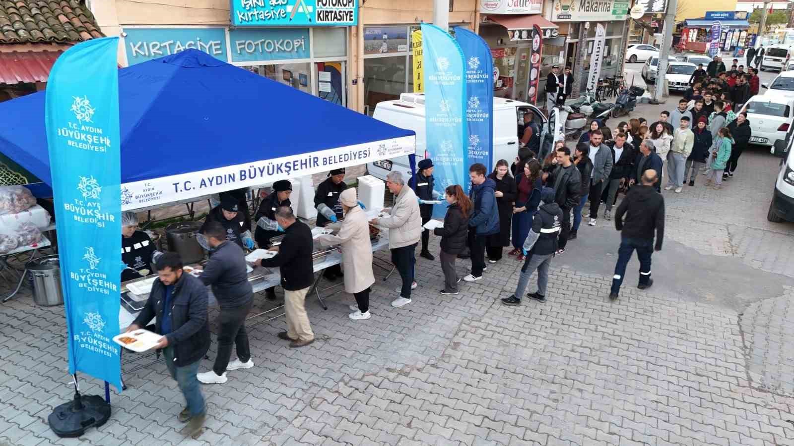 Başkan Çerçioğlu vatandaşları iftar sofrasında buluşturdu
