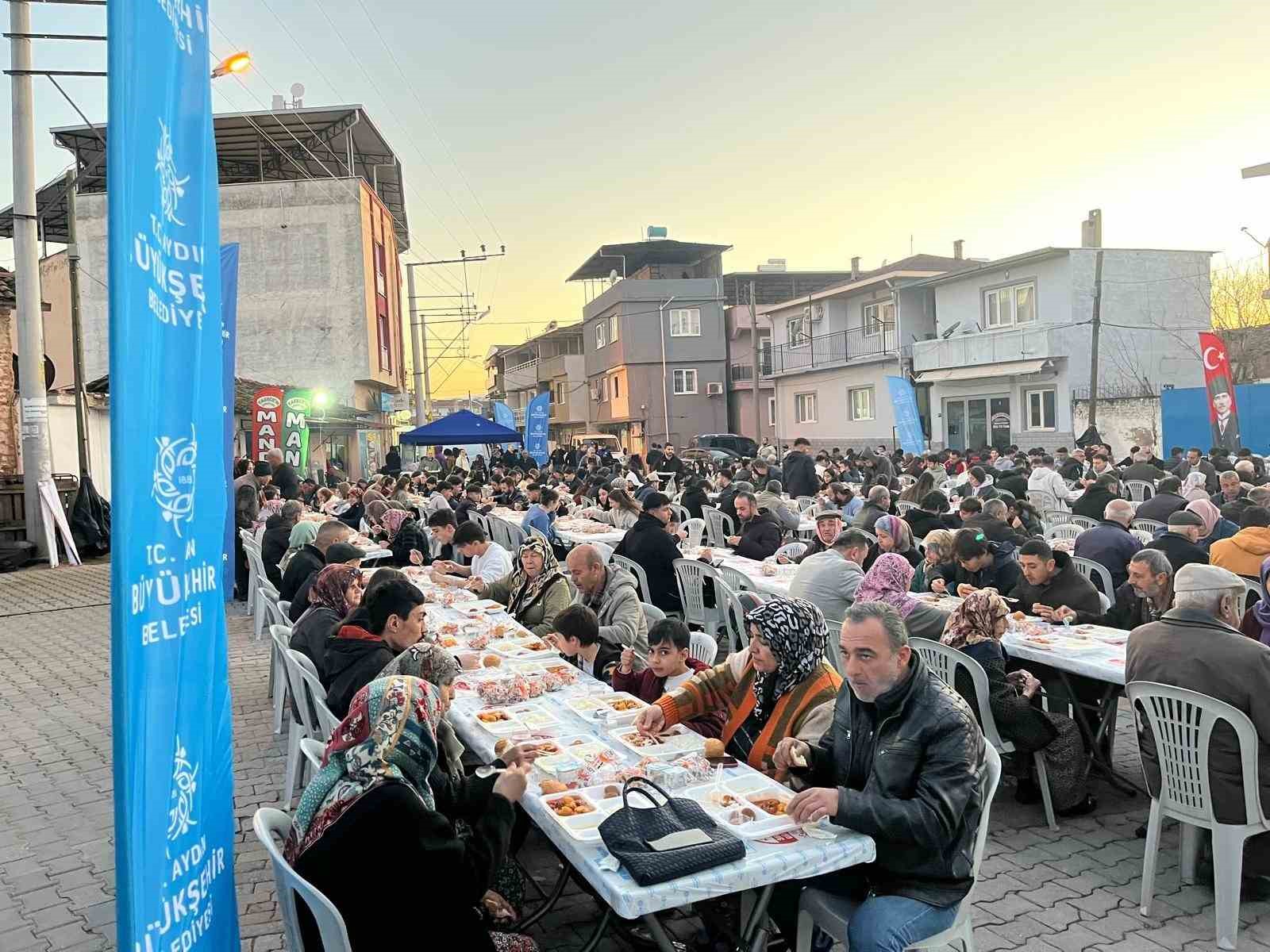 Başkan Çerçioğlu vatandaşları iftar sofrasında buluşturdu
