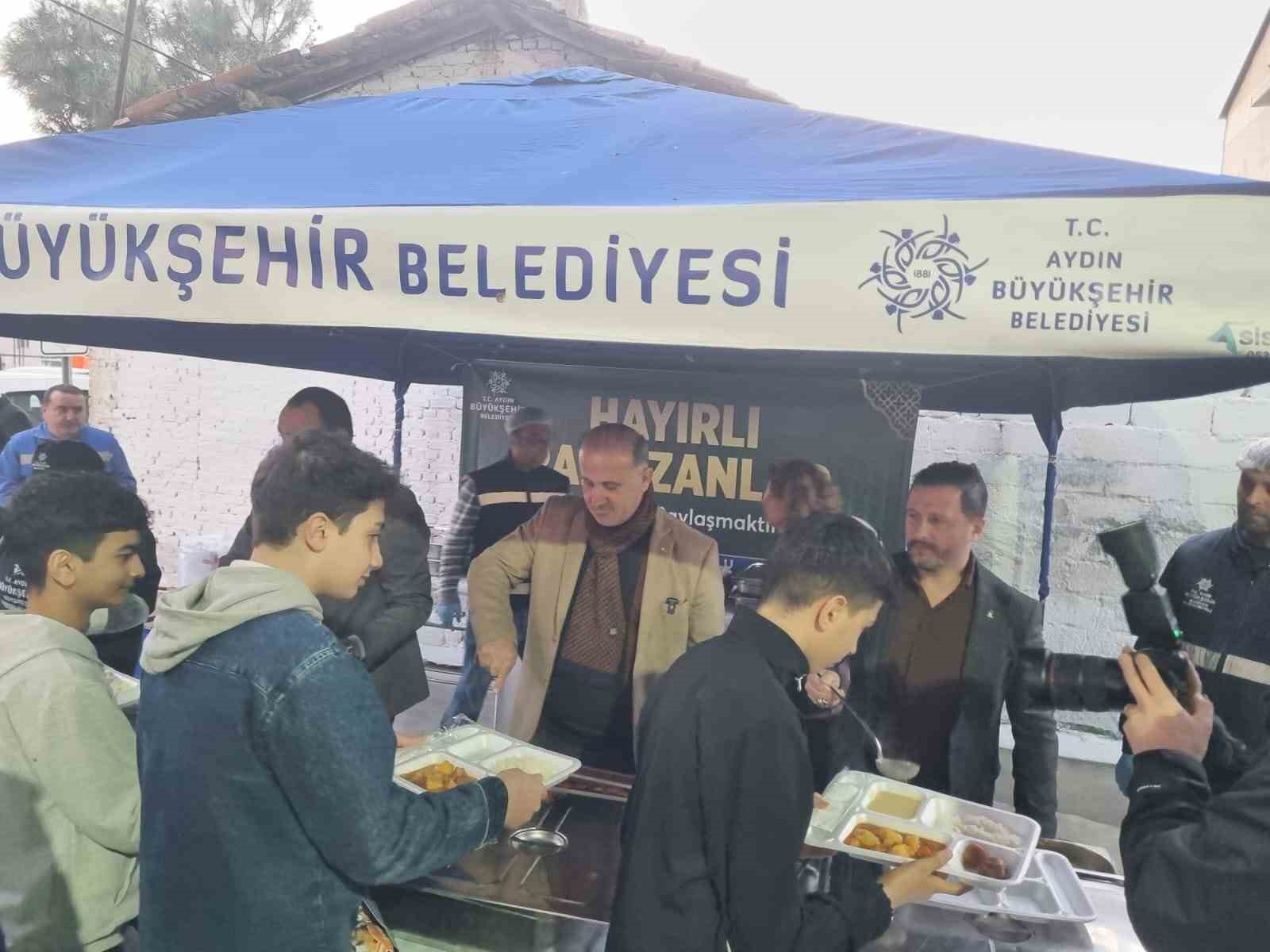 Başkan Çerçioğlu vatandaşları iftar sofrasında buluşturdu
