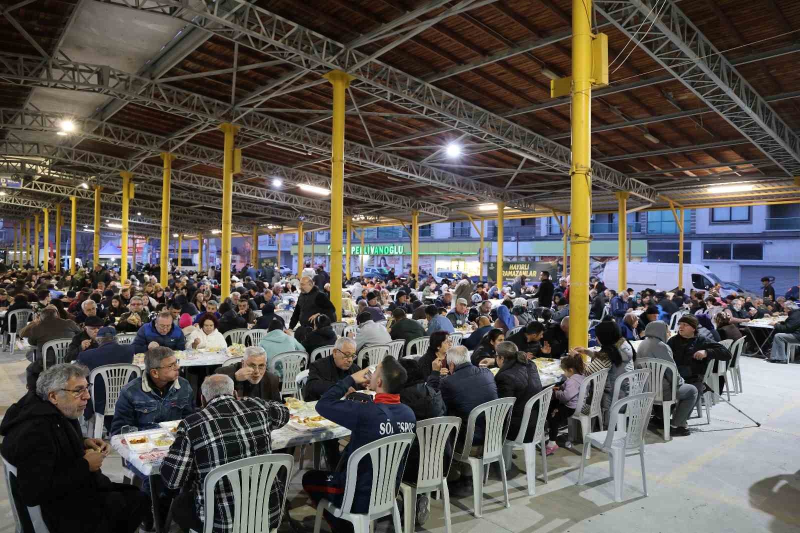 Başkan Çerçioğlu, vatandaşları iftar sofrasında buluşturuyor
