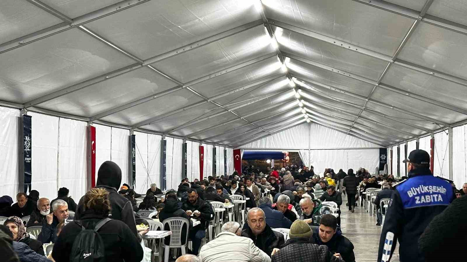 Başkan Çerçioğlu, vatandaşları iftar sofrasında buluşturuyor
