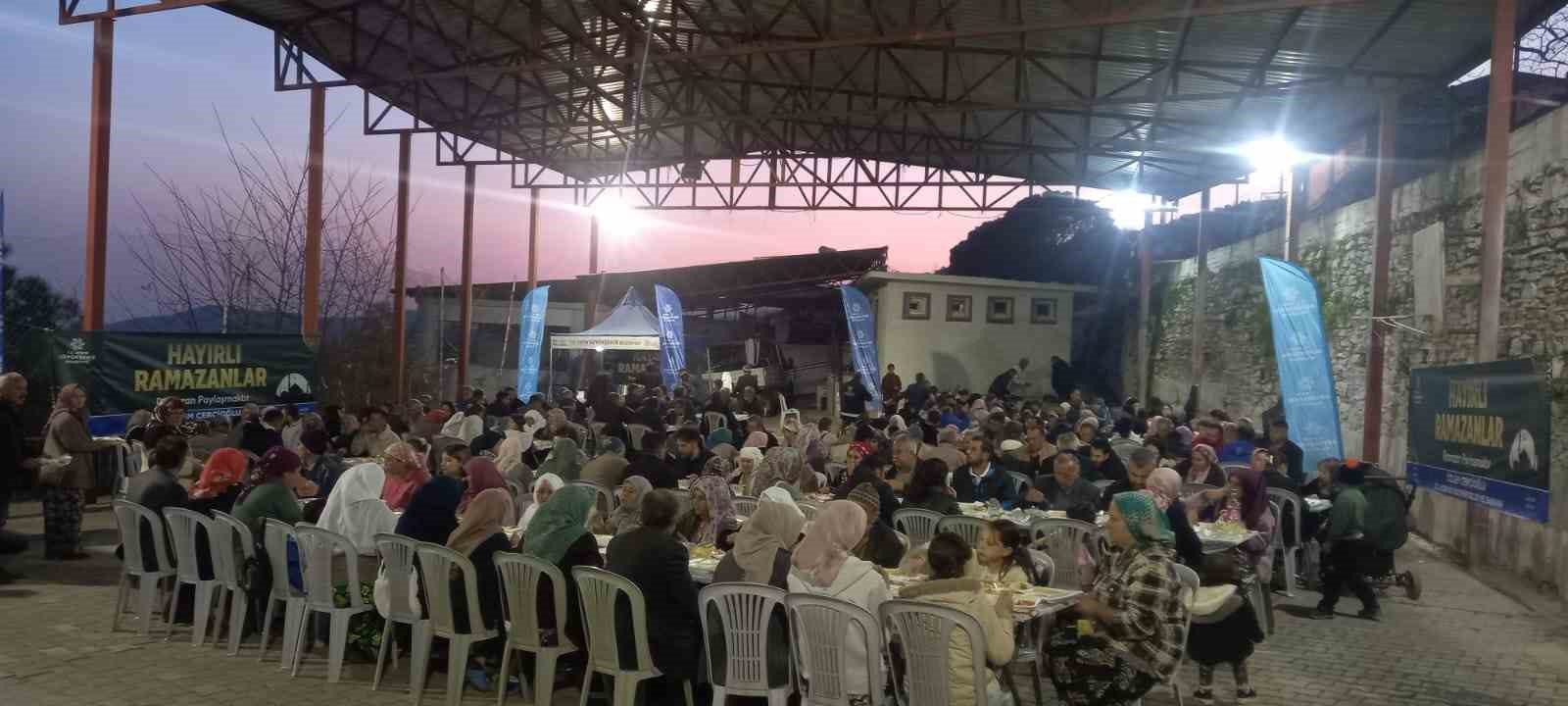 Başkan Çerçioğlu, vatandaşları iftar sofrasında buluşturuyor
