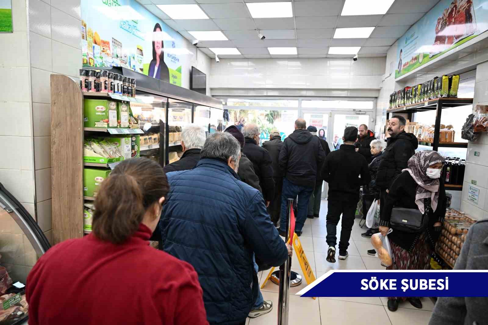 Başkan Çerçioğlu vatandaşların yanında
