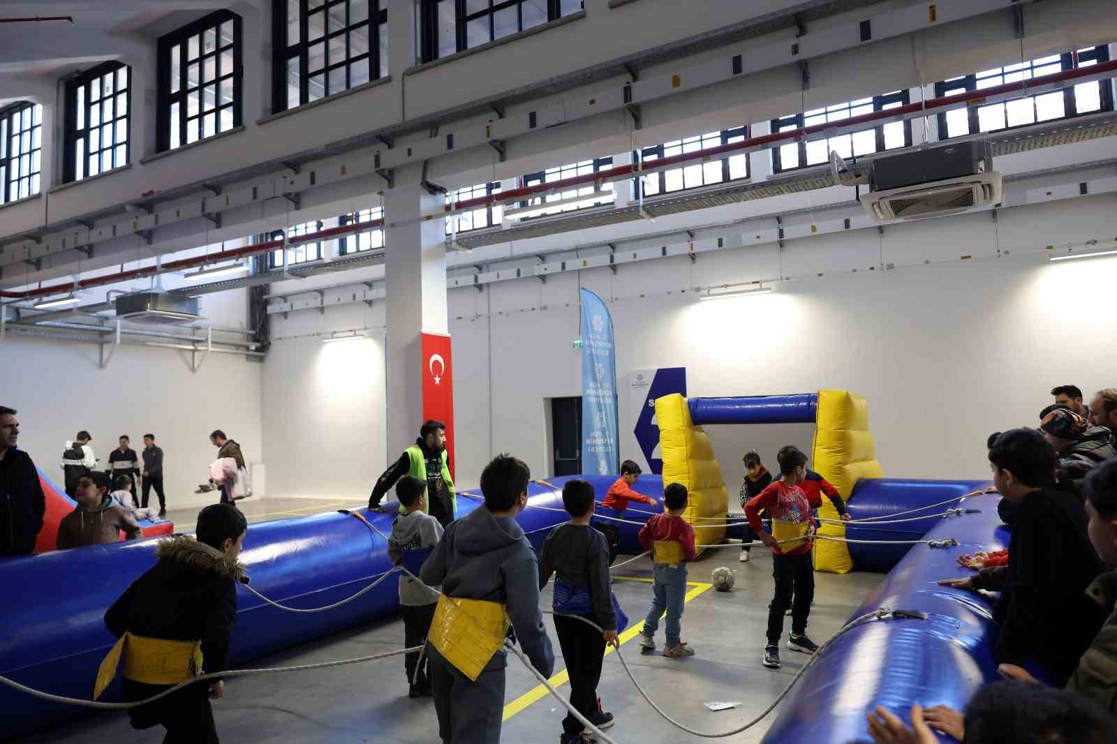 Başkan Çerçioğlu’ndan çocuklara karne hediyedi
