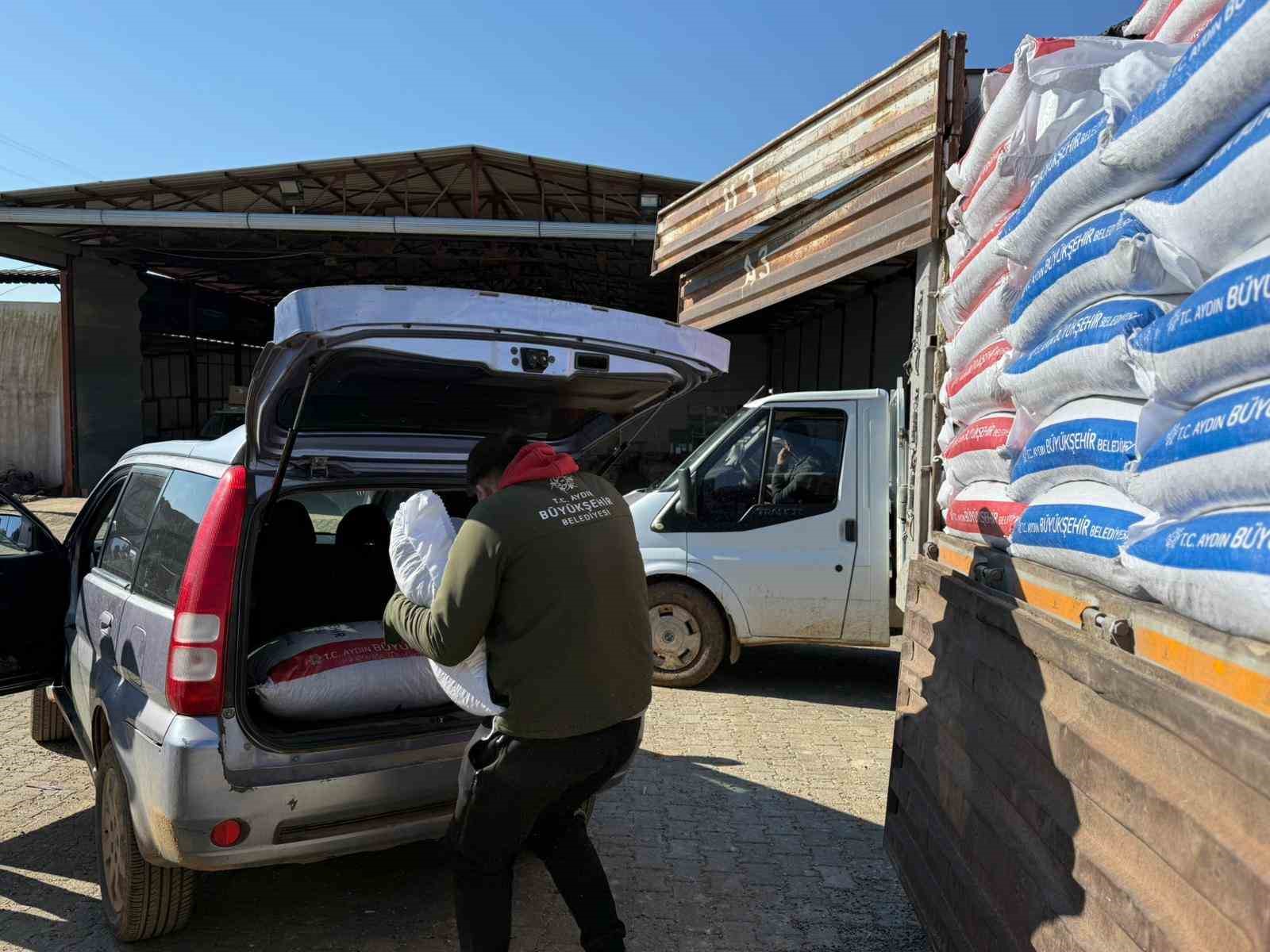 Başkan Çerçioğlu’ndan Karacasu’da küçük üreticilere yem desteği
