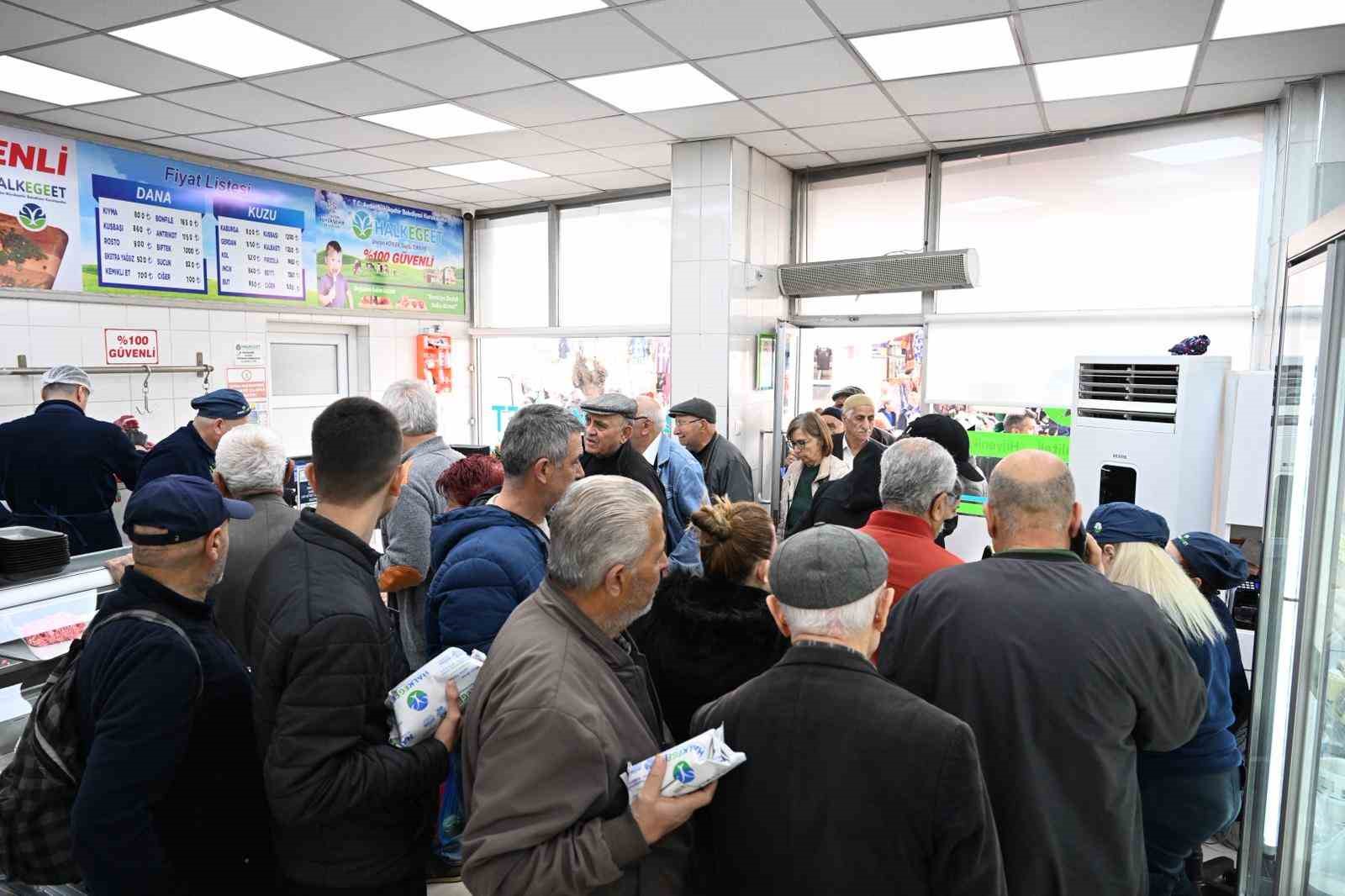 Başkan Çerçioğlu’ndan Ramazan Bayramı öncesi Halk Ege Et şubelerinde indirim
