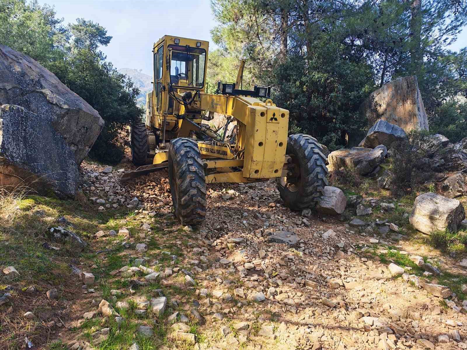 Başkan Çerçioğlu’nun çalışmalarıyla kırsal mahallelerin yolları yenileniyor
