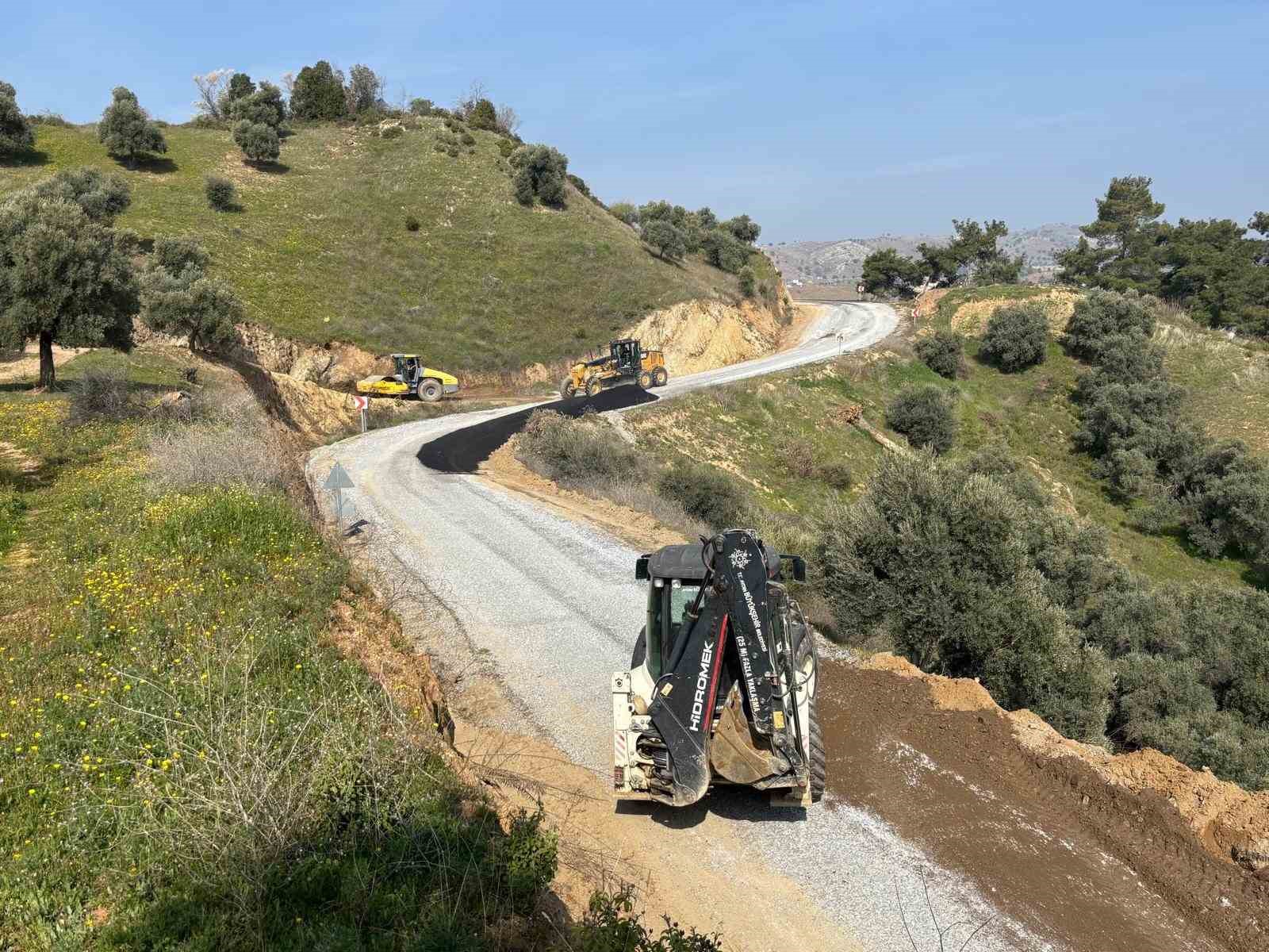 Başkan Çerçioğlu’nun çalışmalarıyla kırsal mahallelerin yolları yenileniyor
