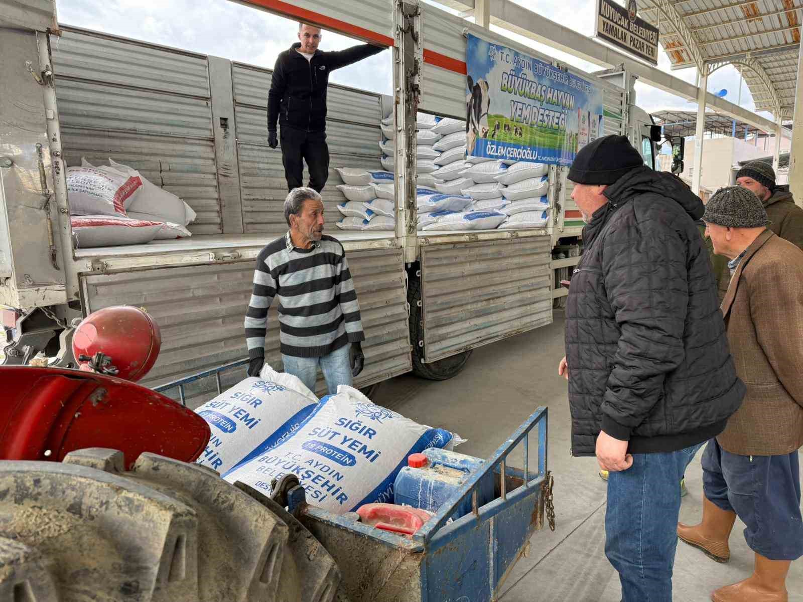 Başkan Çerçioğlu’nun küçük üreticilere yem destekleri devam ediyor
