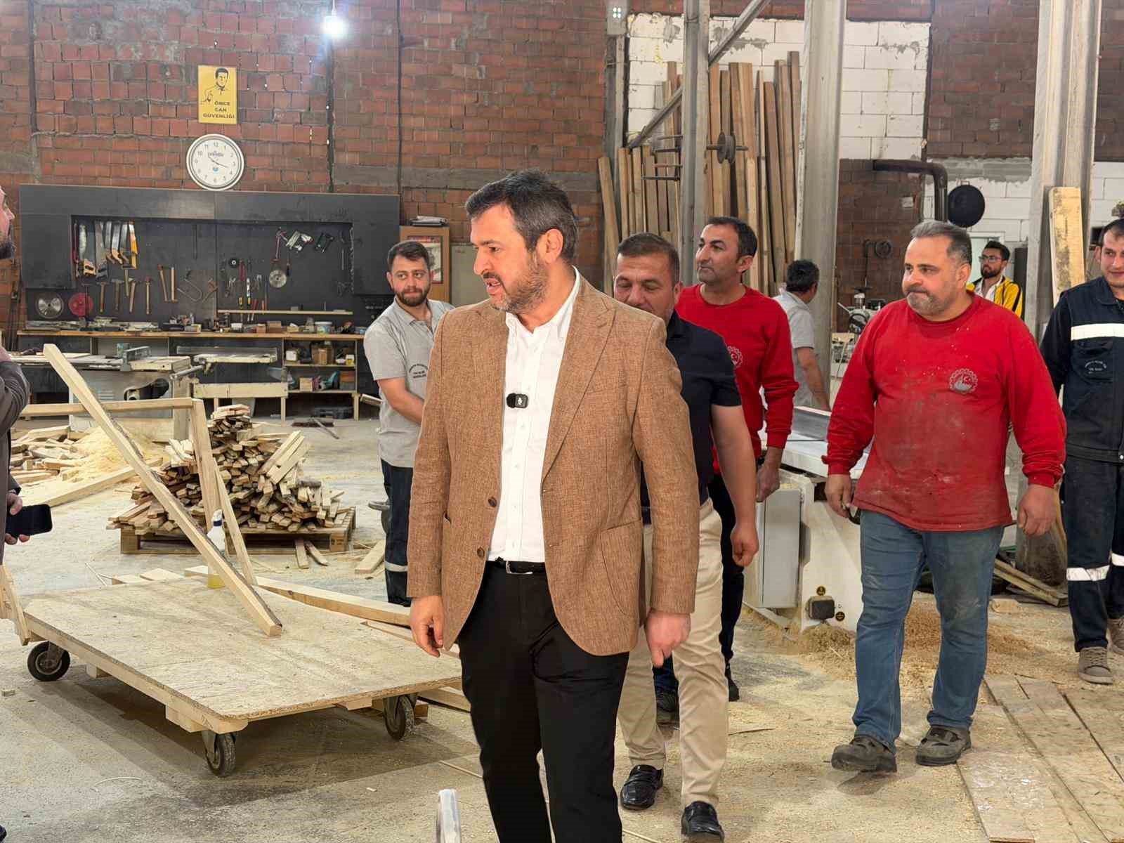Başkan Çetinkaya’dan üretim hamlesi: Belediye marangozhanesinin kapasitesi 3 kat arttı
