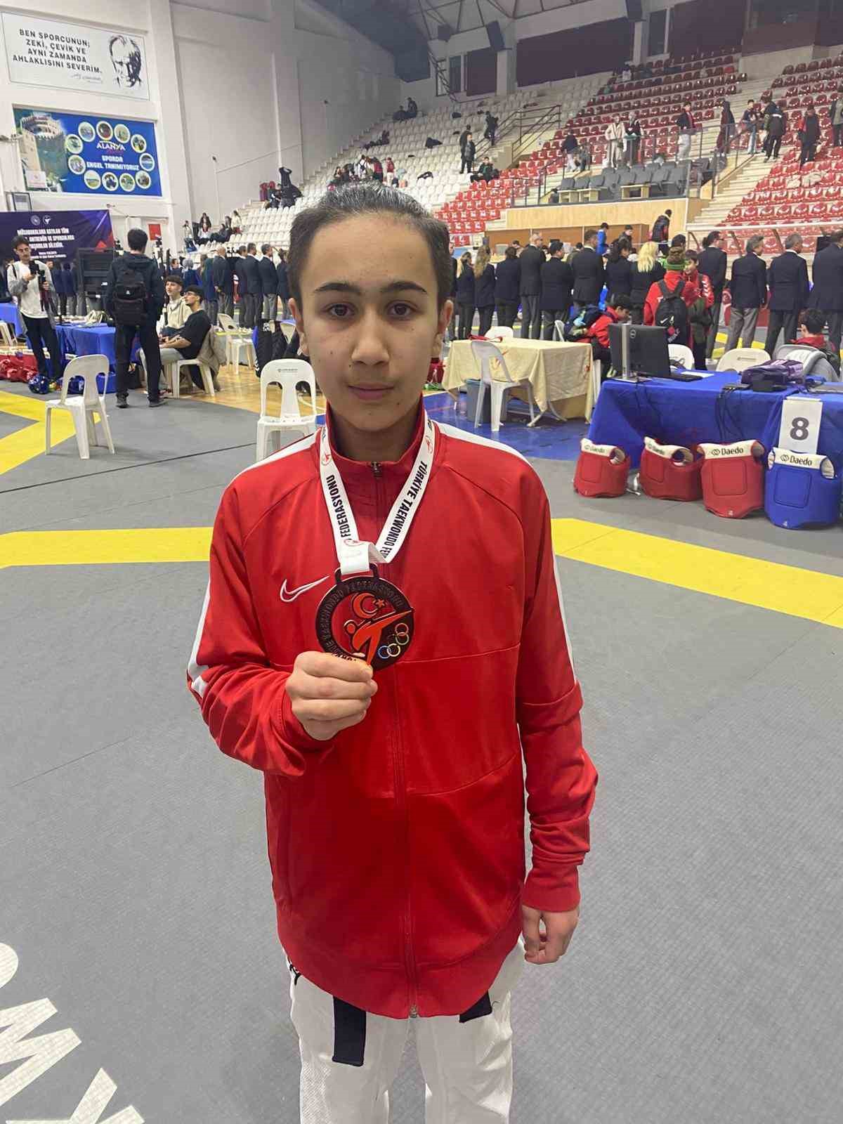 Başkan Çolakbayrakdar: "Altyapıdan yetişen evlatlarımızla sporda zirveye yürüyoruz"
