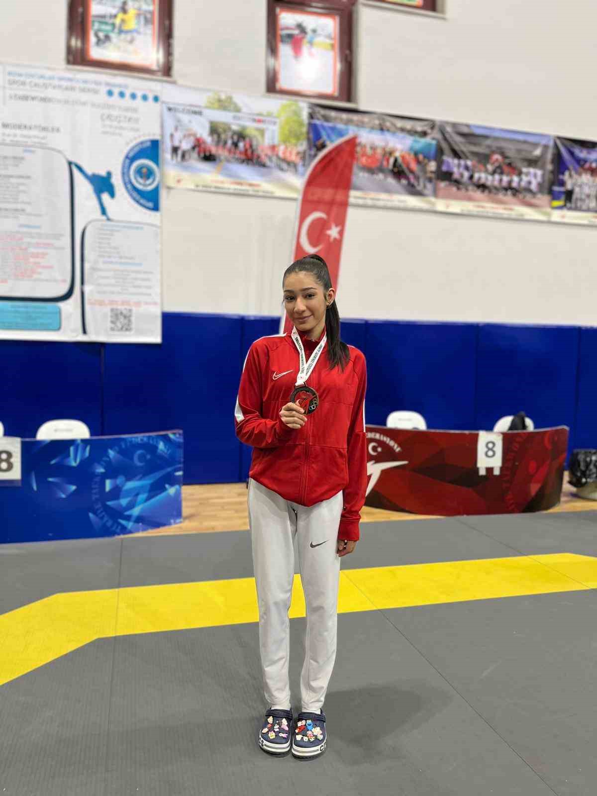 Başkan Çolakbayrakdar: "Altyapıdan yetişen evlatlarımızla sporda zirveye yürüyoruz"
