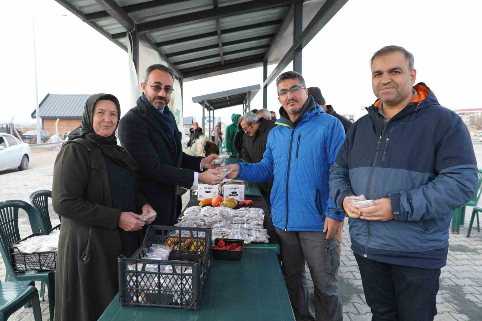 Başkan Çolakbayrakdar: "Ata tohumları, geleceğe bırakacağımız en kıymetli millî mirasımızdır"
Başkan Çolakbayrakdar: "Ata tohumları, geleceğe bırakacağımız en kıymetli millî mirasımızdır"