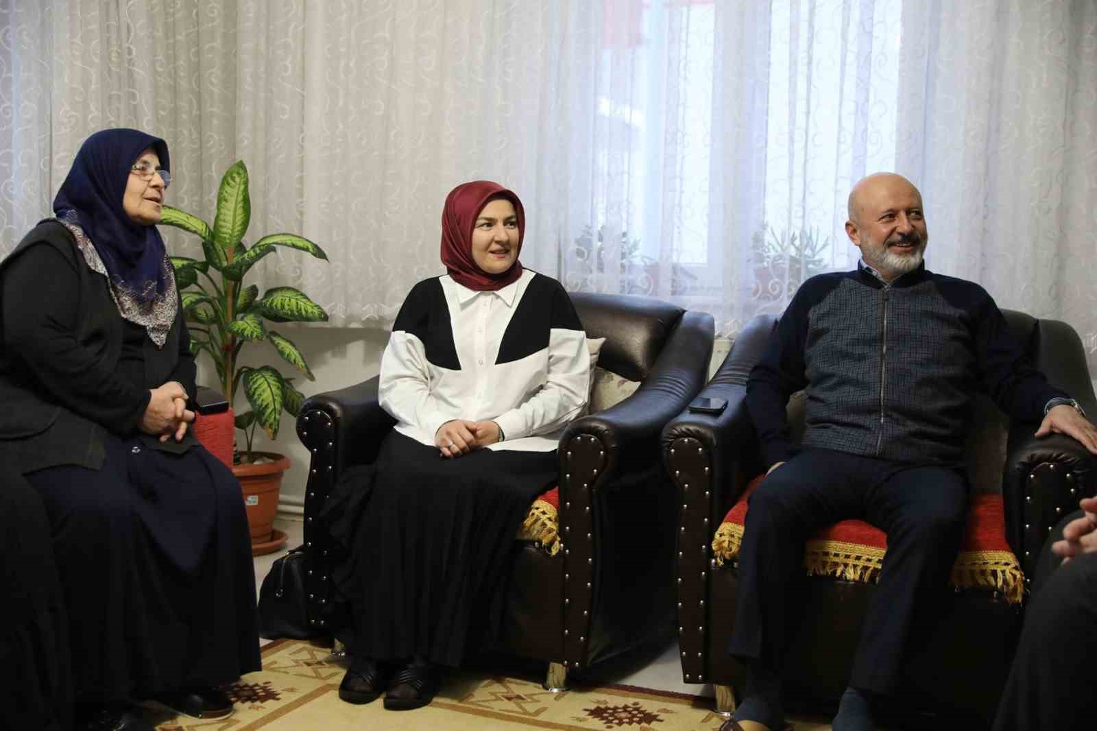 Başkan Çolakbayrakdar: "Aziz şehitlerimiz asla unutulmayacak, emanetleri başımızın tacıdır"
Başkan Çolakbayrakdar: "Aziz şehitlerimiz asla unutulmayacak, emanetleri başımızın tacıdır"