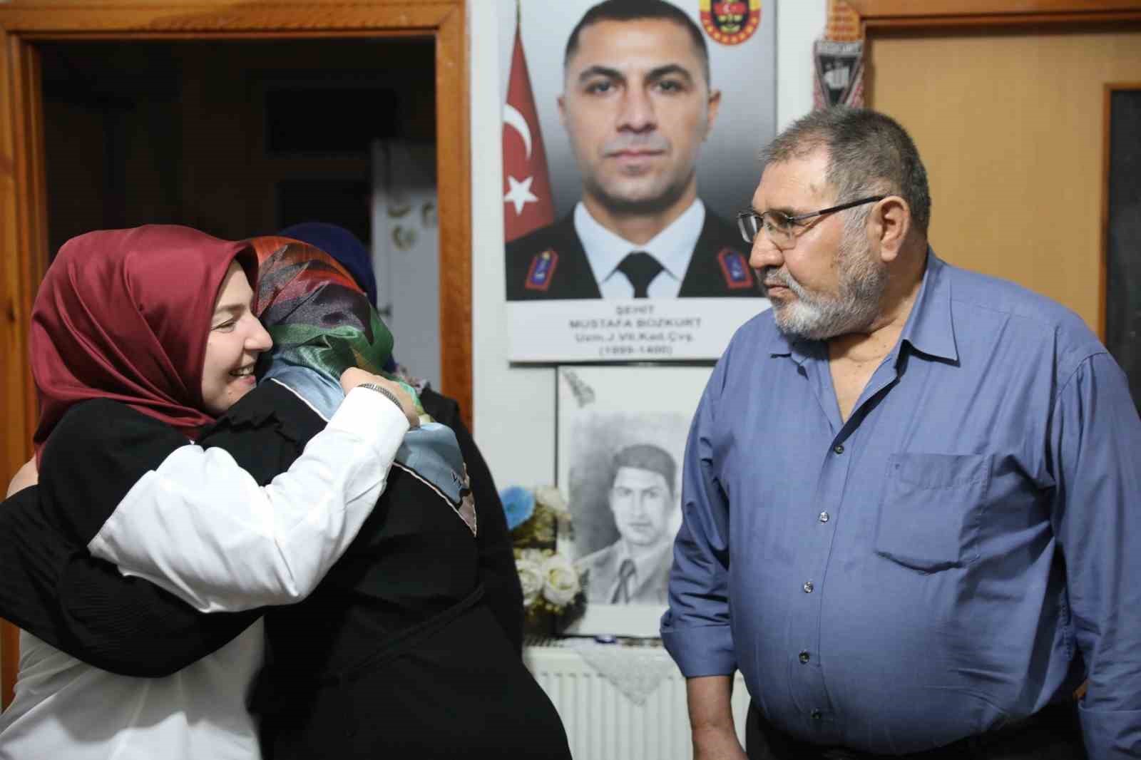 Başkan Çolakbayrakdar: "Aziz şehitlerimiz asla unutulmayacak, emanetleri başımızın tacıdır"
Başkan Çolakbayrakdar: "Aziz şehitlerimiz asla unutulmayacak, emanetleri başımızın tacıdır"