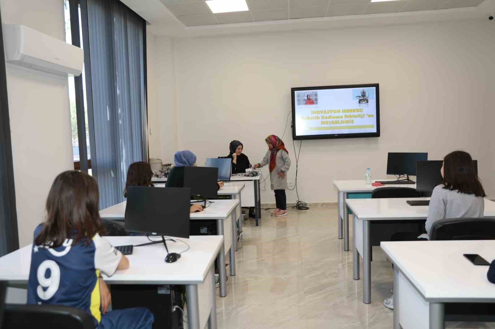 Başkan Çolakbayrakdar, "Bilim ve teknolojiyle güçlü Türkiye’yi inşa ediyoruz"
