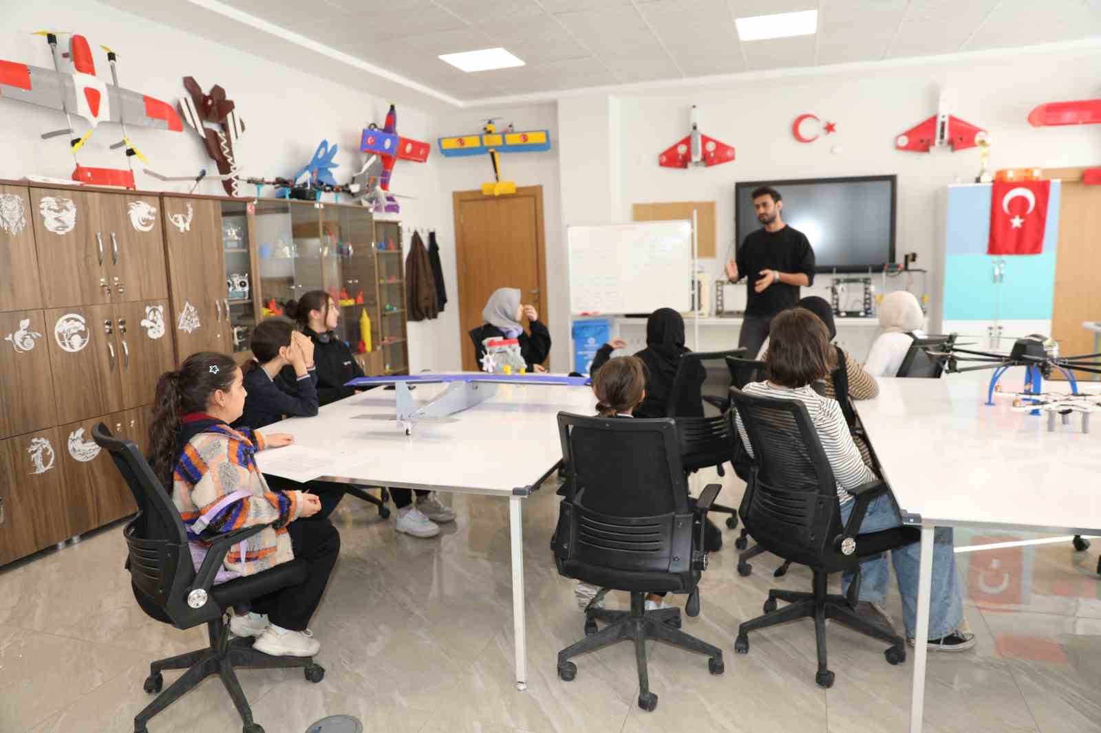 Başkan Çolakbayrakdar, "Bilim ve teknolojiyle güçlü Türkiye’yi inşa ediyoruz"
