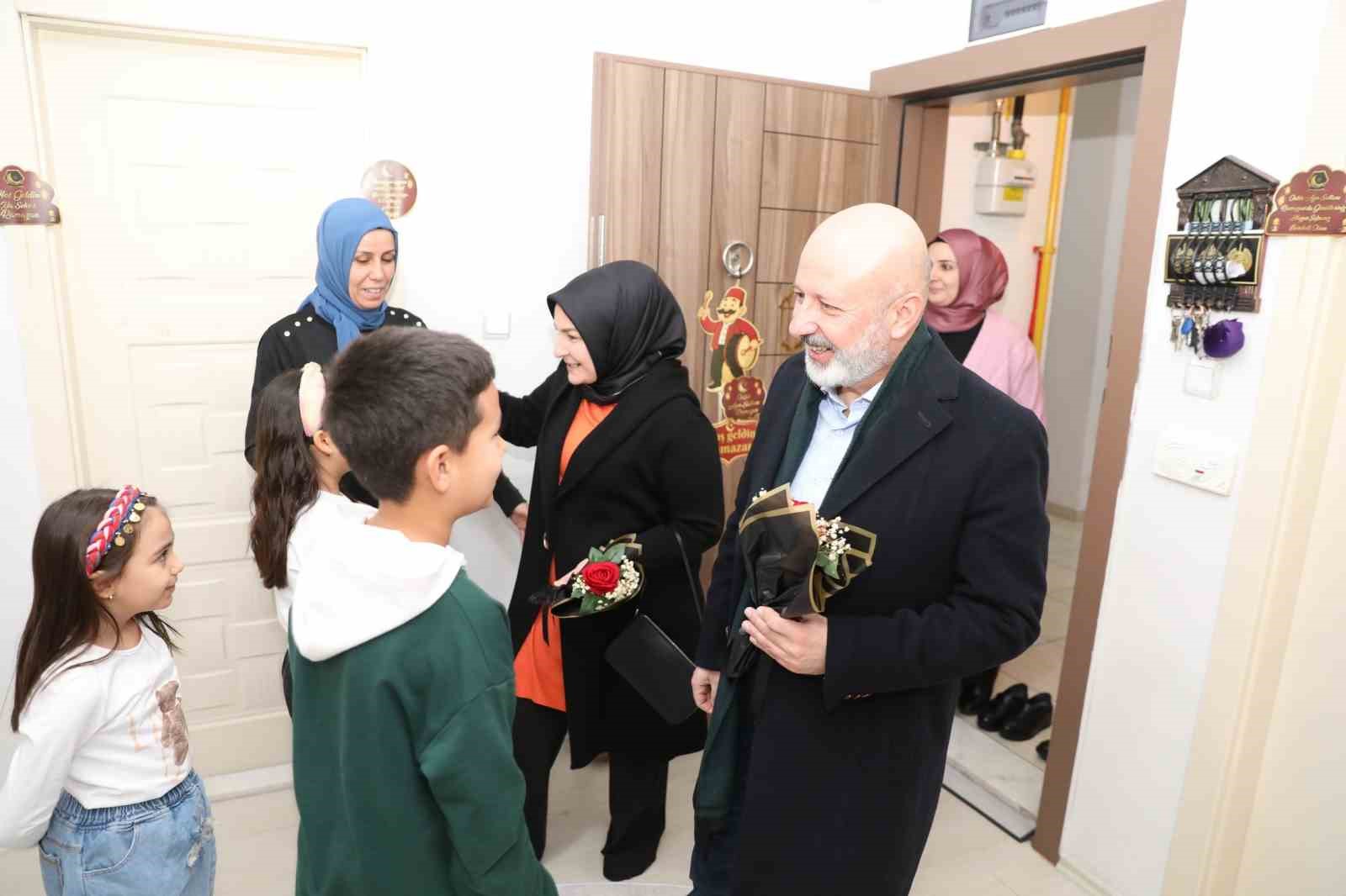 Başkan Çolakbayrakdar: "Büyük bir aile olmanın mutluluğunu iftar sofralarında yaşıyoruz"
Başkan Çolakbayrakdar: "Büyük bir aile olmanın mutluluğunu iftar sofralarında yaşıyoruz"