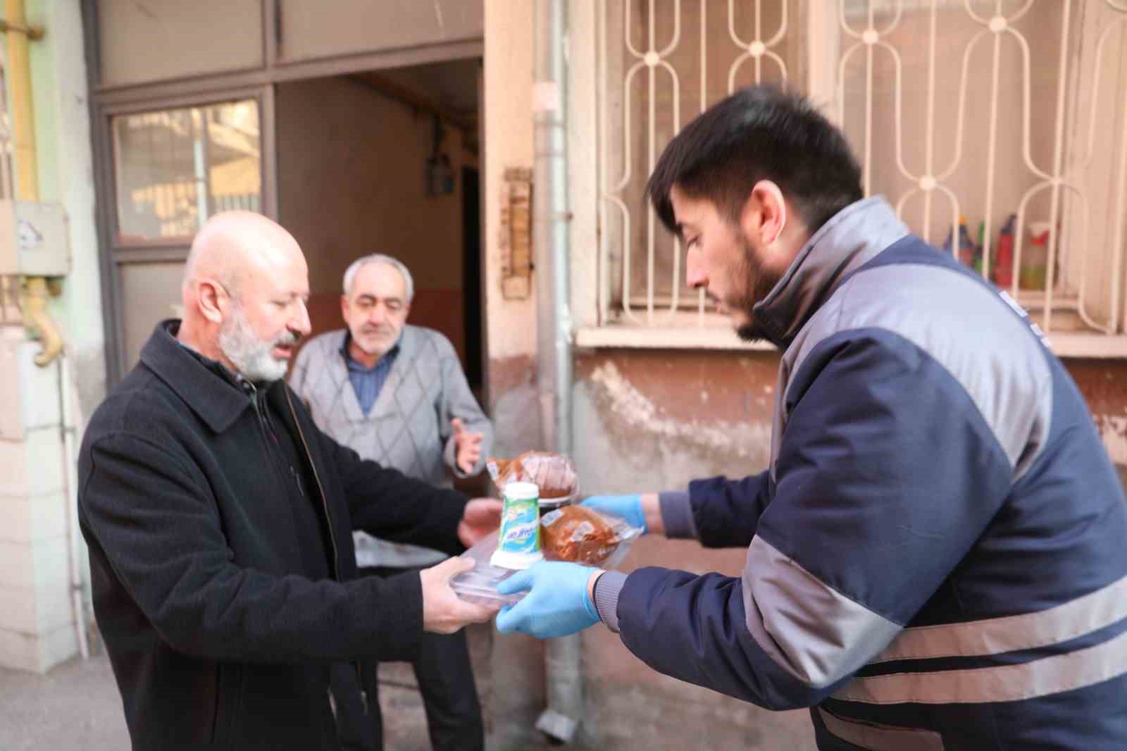 Başkan Çolakbayrakdar: "Büyüklerimizin hayır duası, bizim en büyük gücümüzdür"
