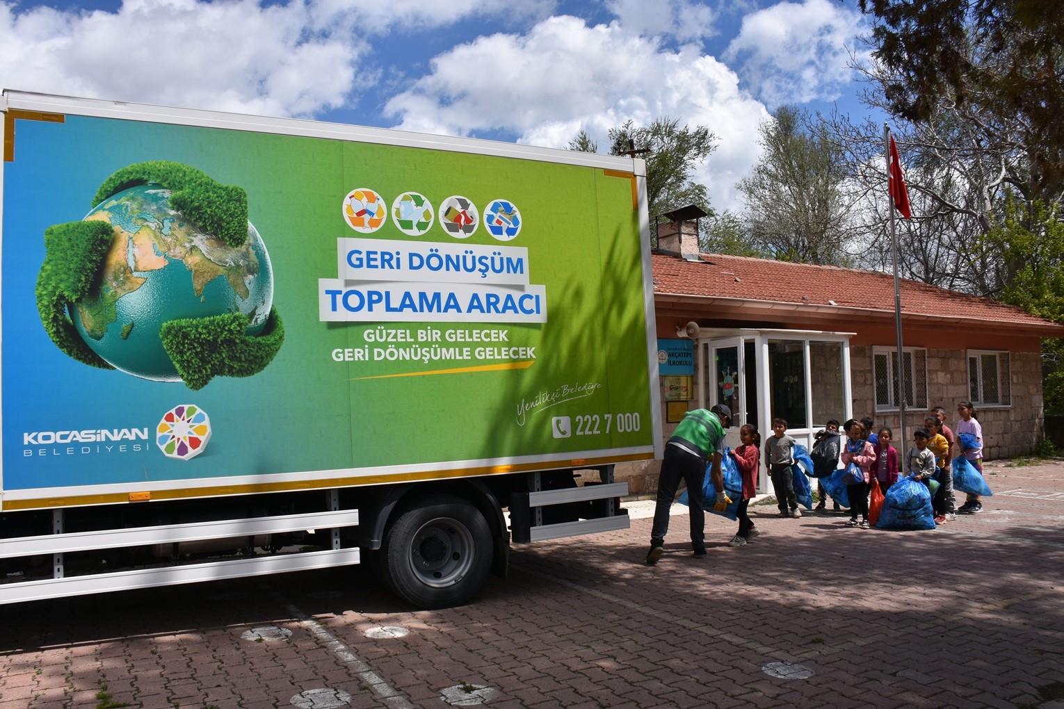 Başkan Çolakbayrakdar: "Çevreye duyarlı nesiller, güçlü yarınların teminatıdır"
