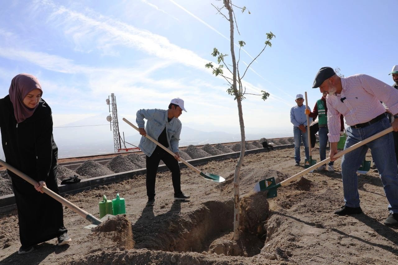 Başkan Çolakbayrakdar: "Çevreye yatırım, çocuklarımızın geleceğine yatırımdır"
